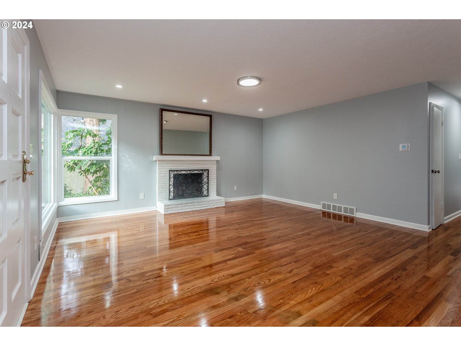 16184 LAKE FOREST BLVD