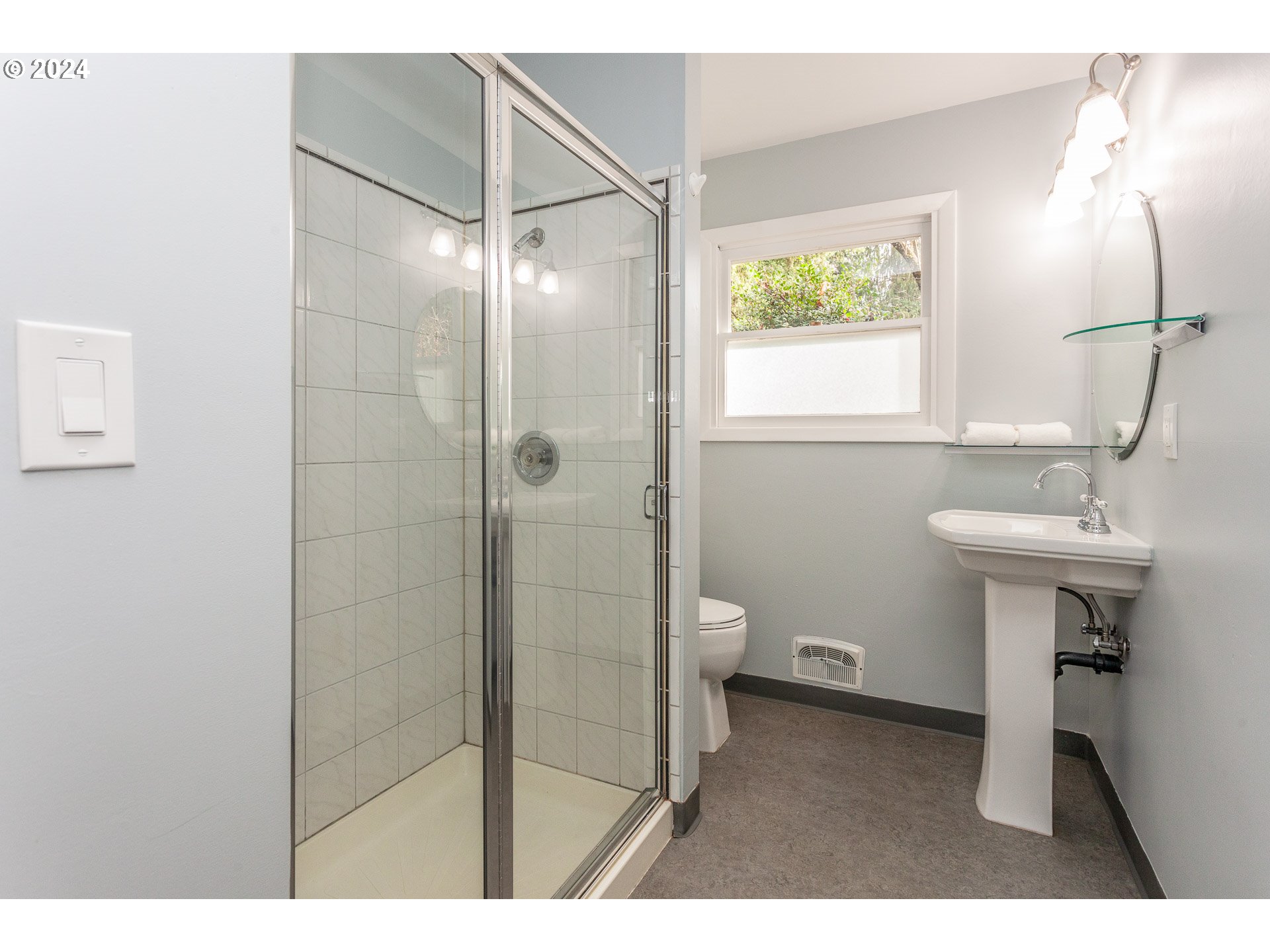 16184 LAKE FOREST BLVD