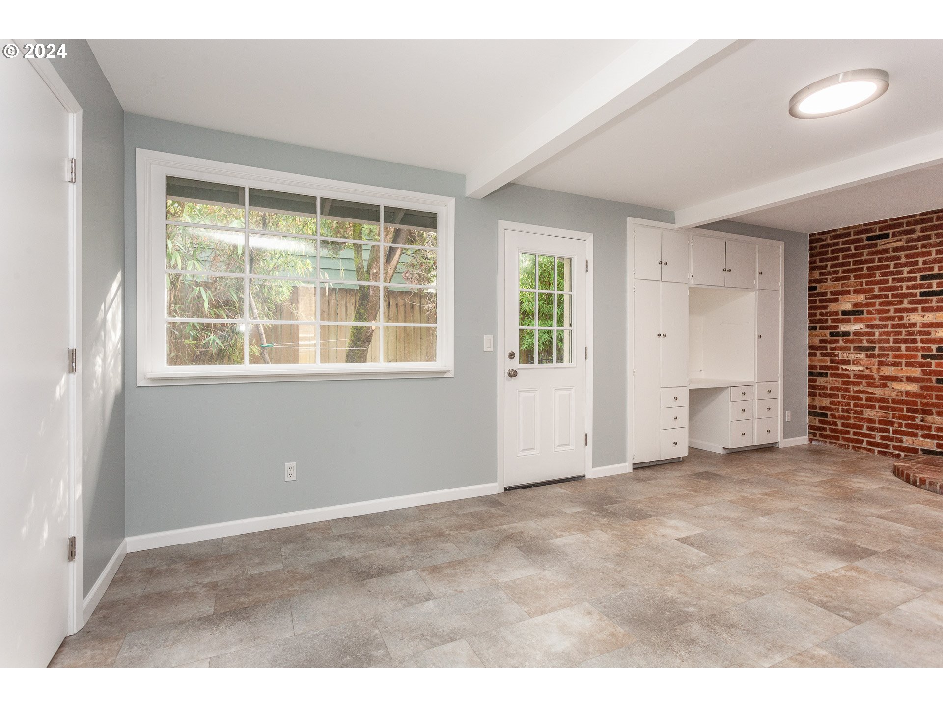 16184 LAKE FOREST BLVD