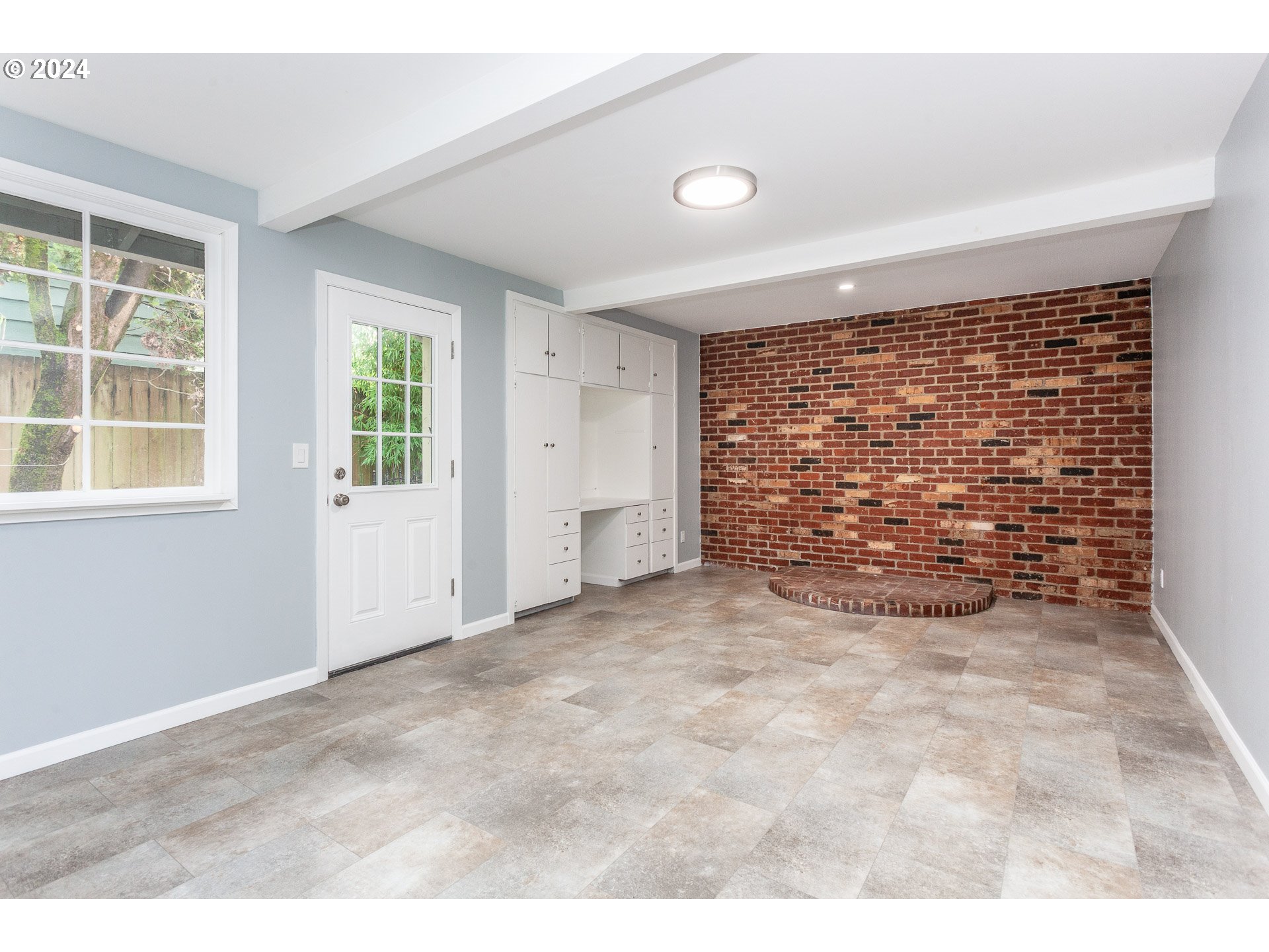 16184 LAKE FOREST BLVD