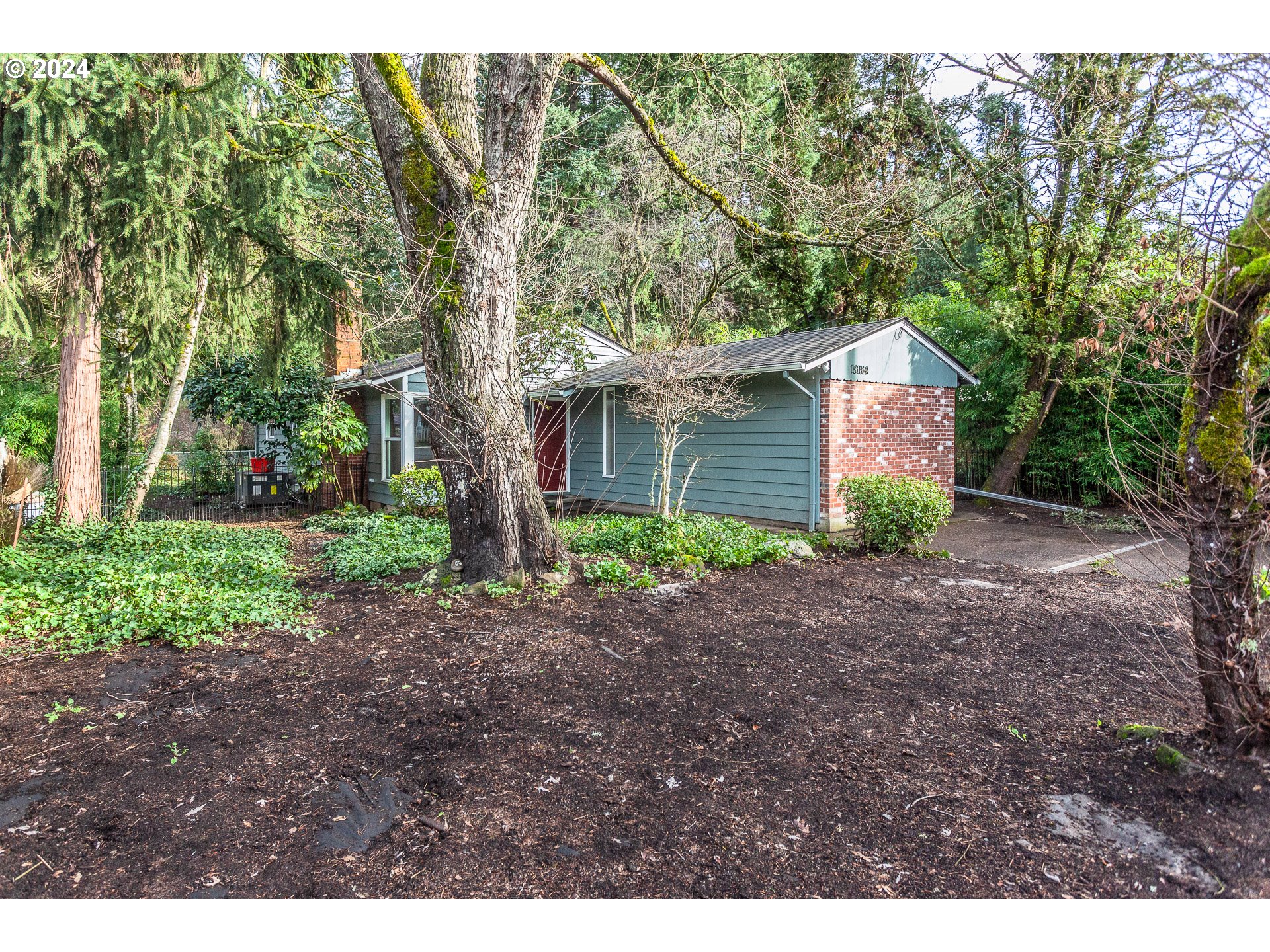 16184 LAKE FOREST BLVD