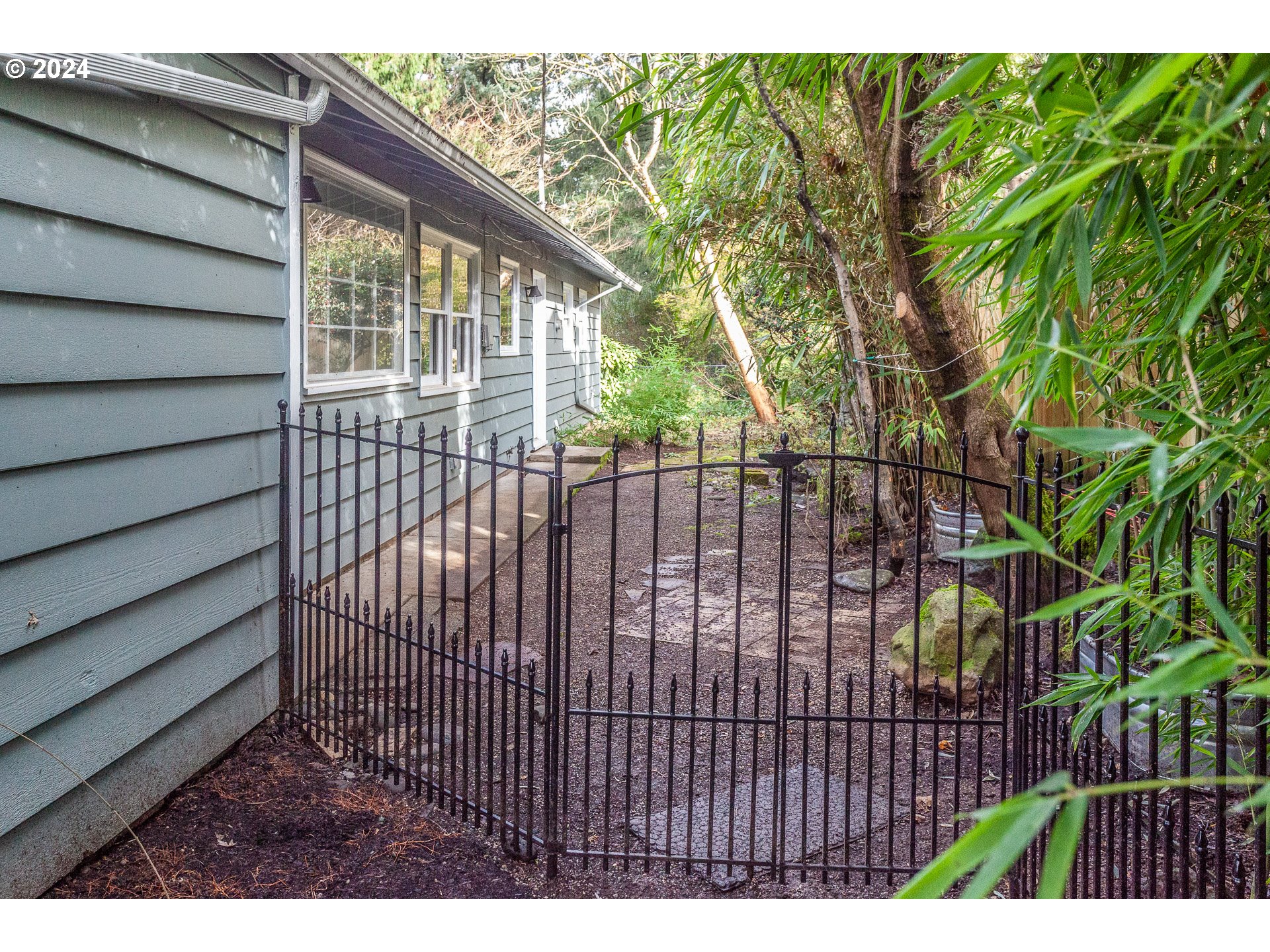 16184 LAKE FOREST BLVD