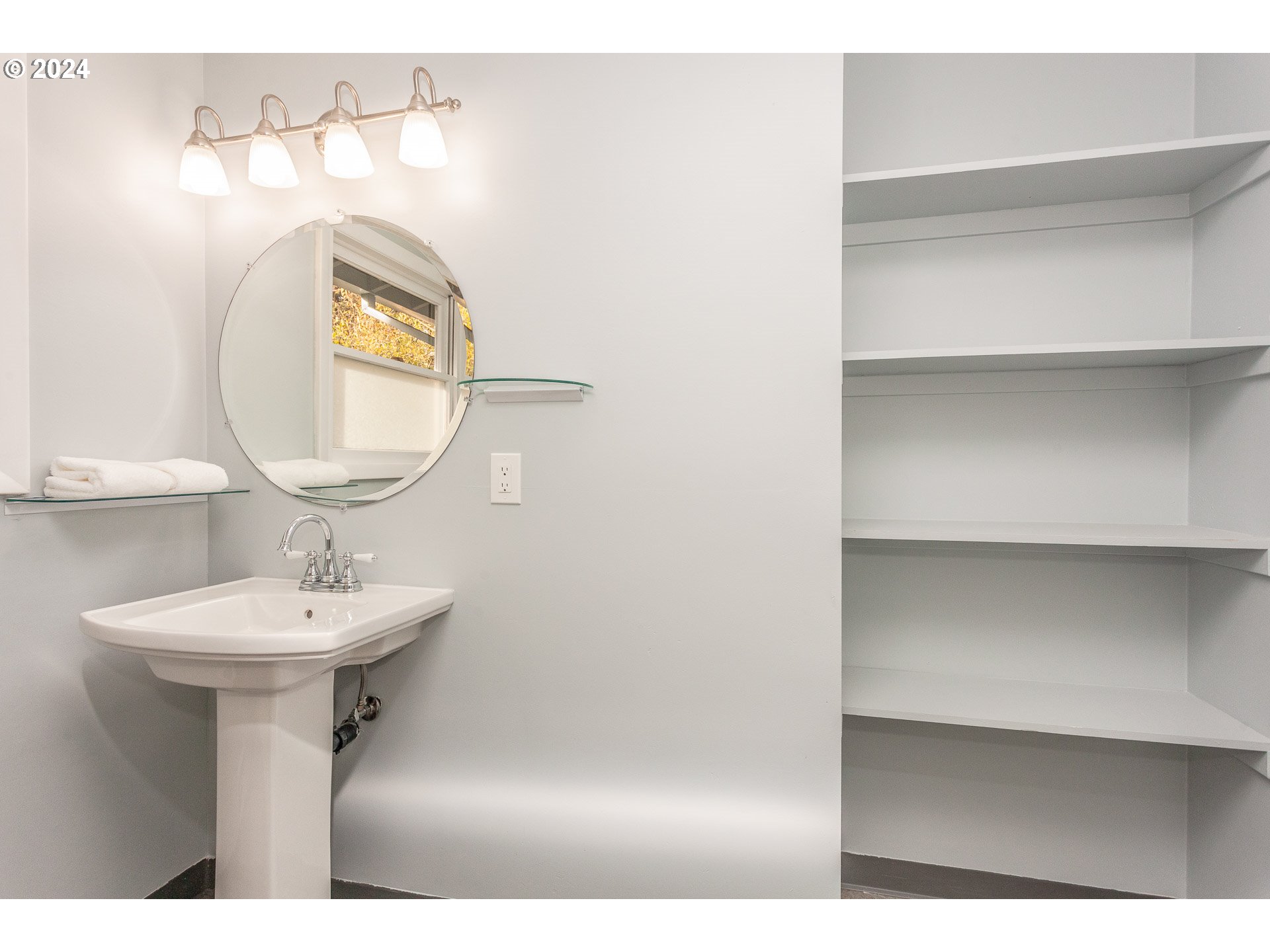 16184 LAKE FOREST BLVD