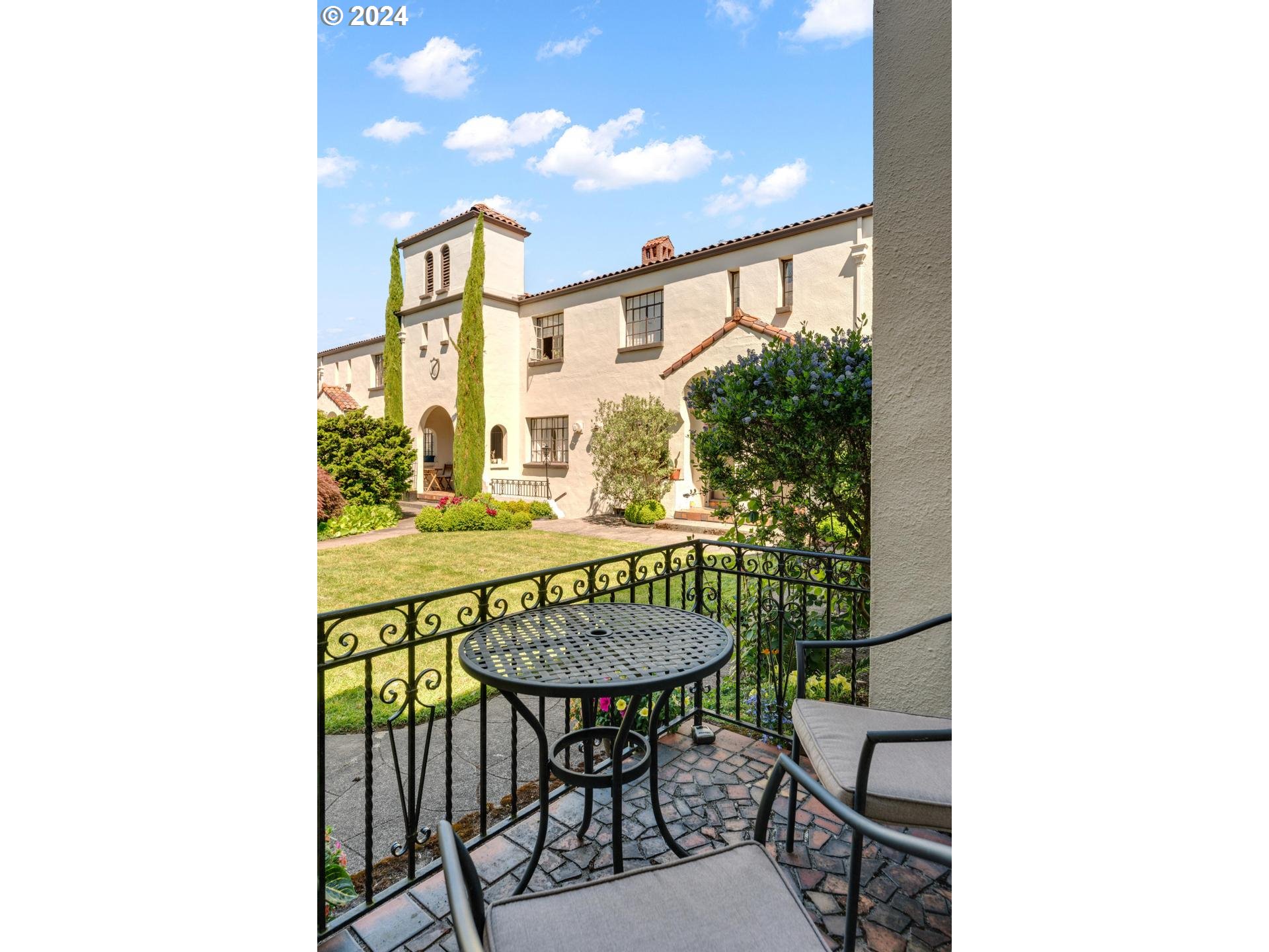 2325 NE FLANDERS ST 12