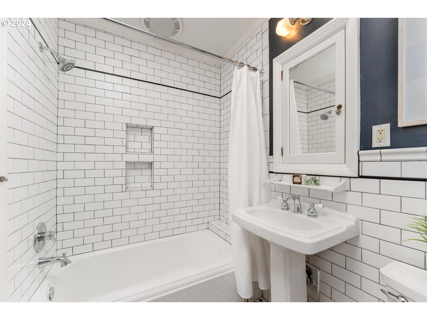 2325 NE FLANDERS ST 12