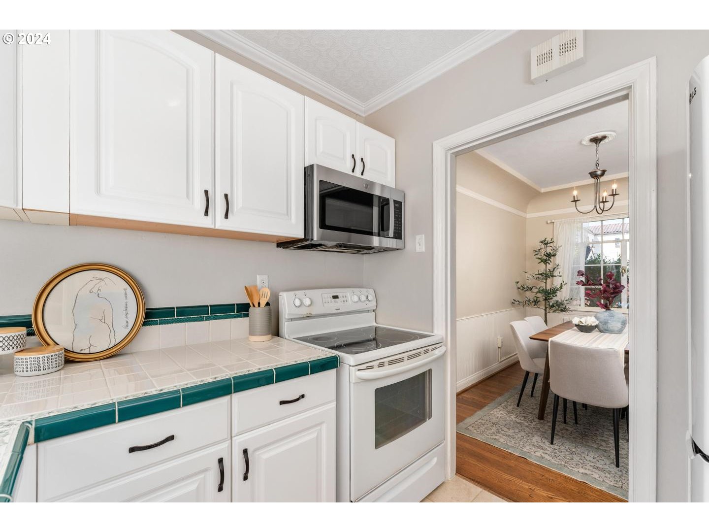 2325 NE FLANDERS ST 12