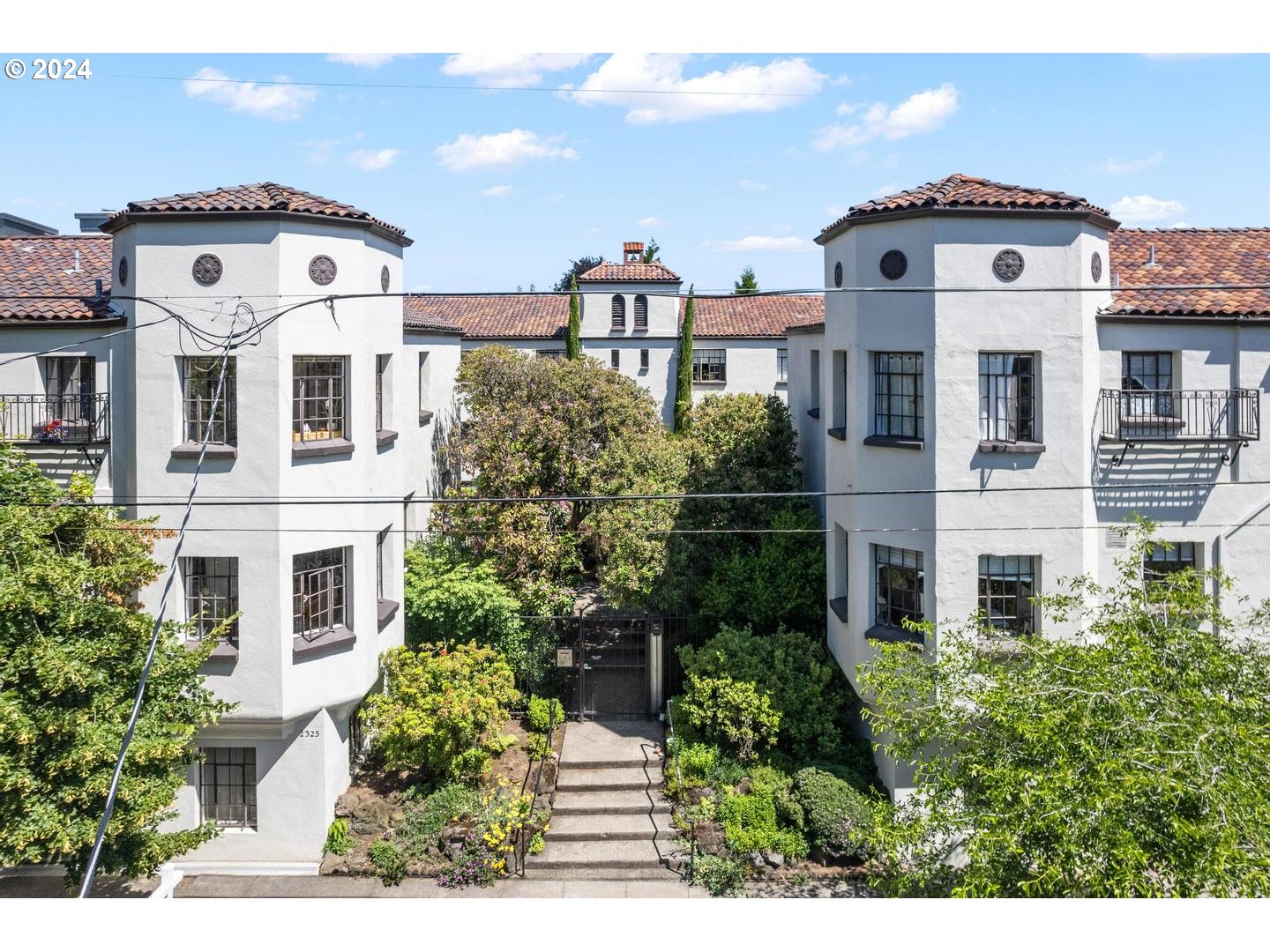 2325 NE FLANDERS ST 12