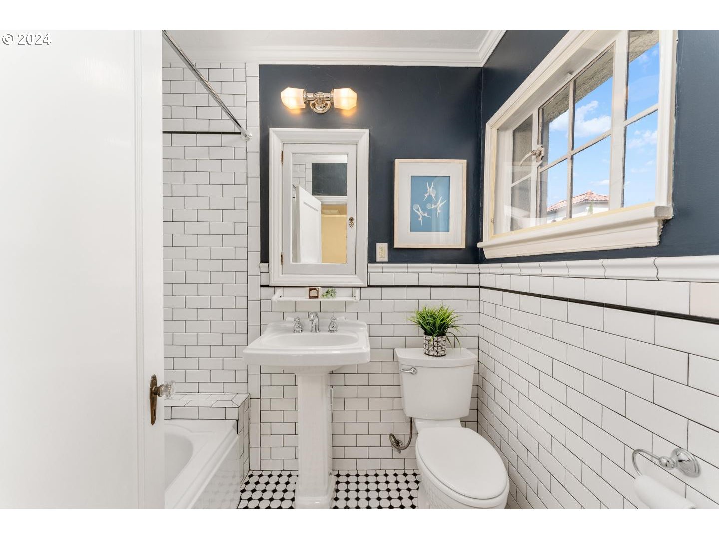 2325 NE FLANDERS ST 12