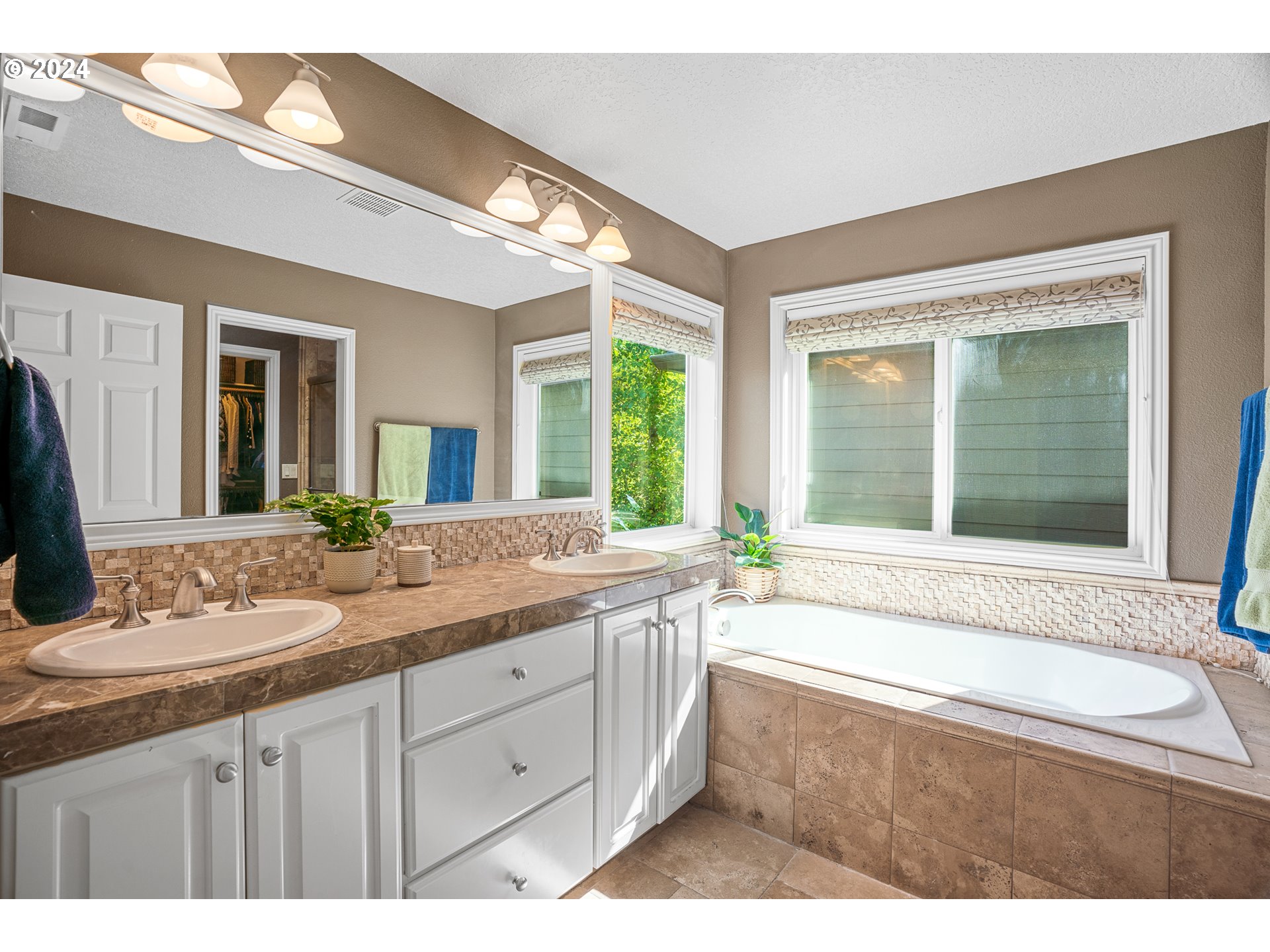 11550 SE AERIE CRESCENT RD