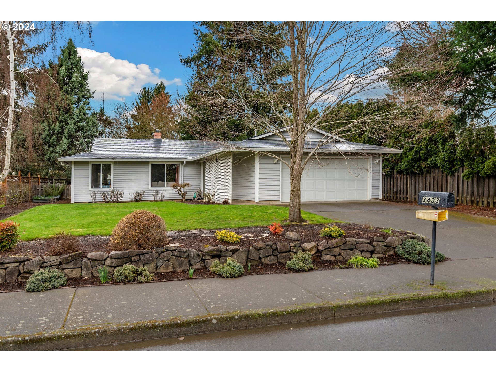 3433 SE MAPLE ST