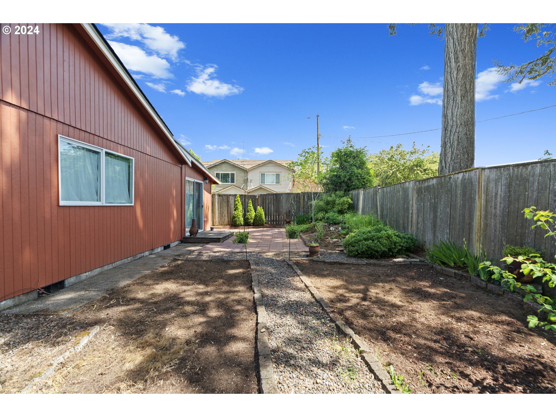 11854 SE WASHINGTON ST