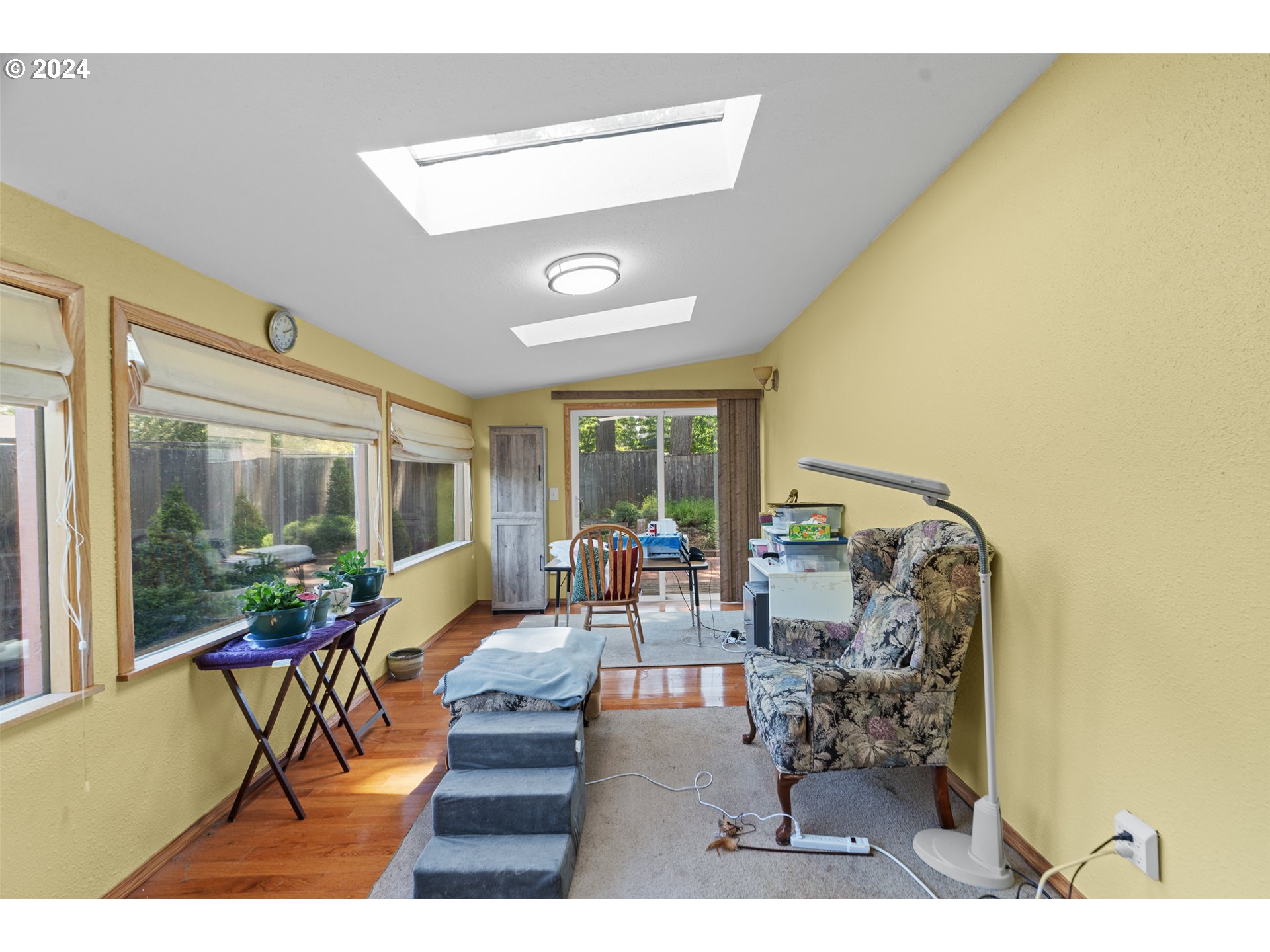 11854 SE WASHINGTON ST