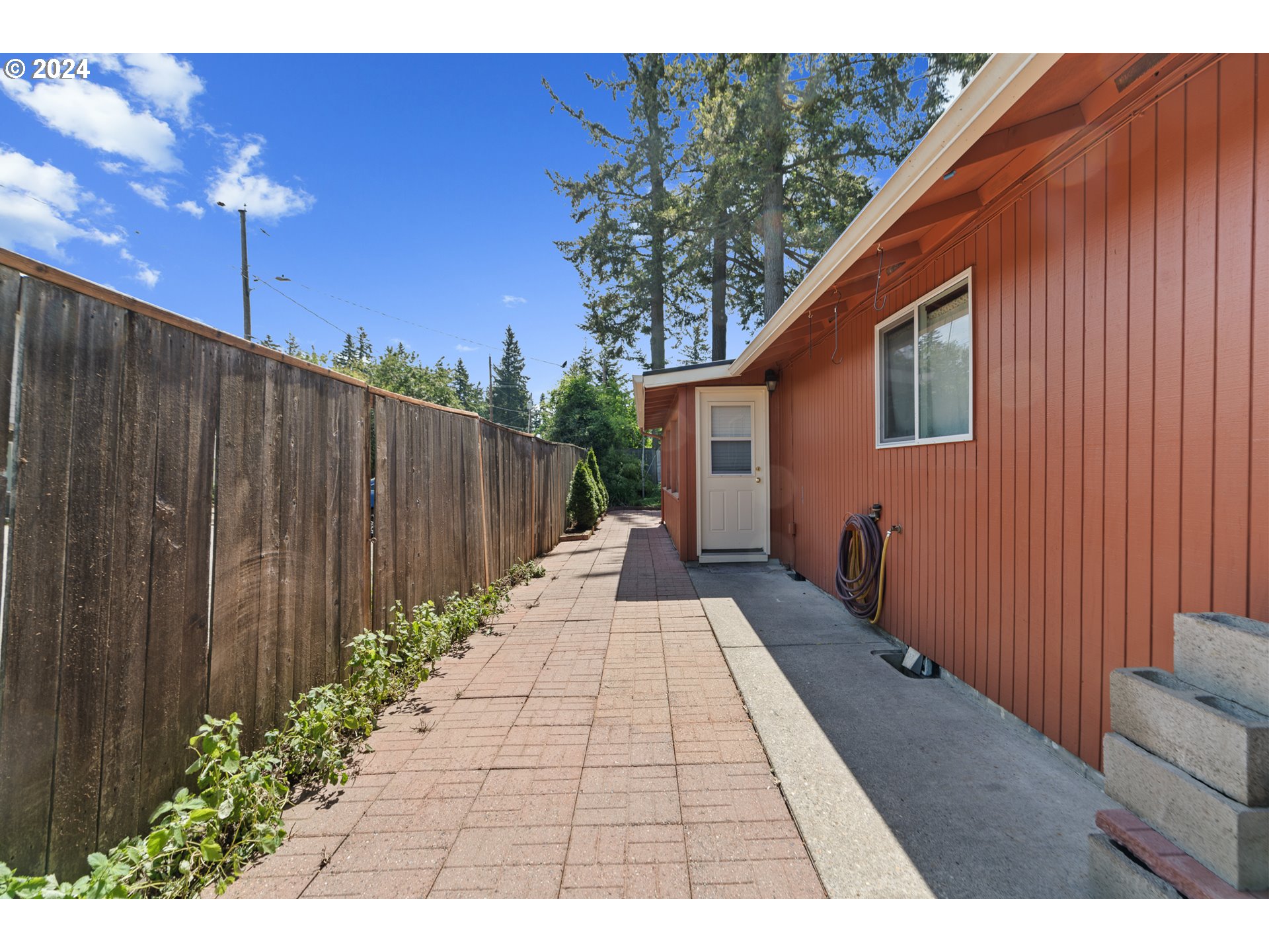 11854 SE WASHINGTON ST