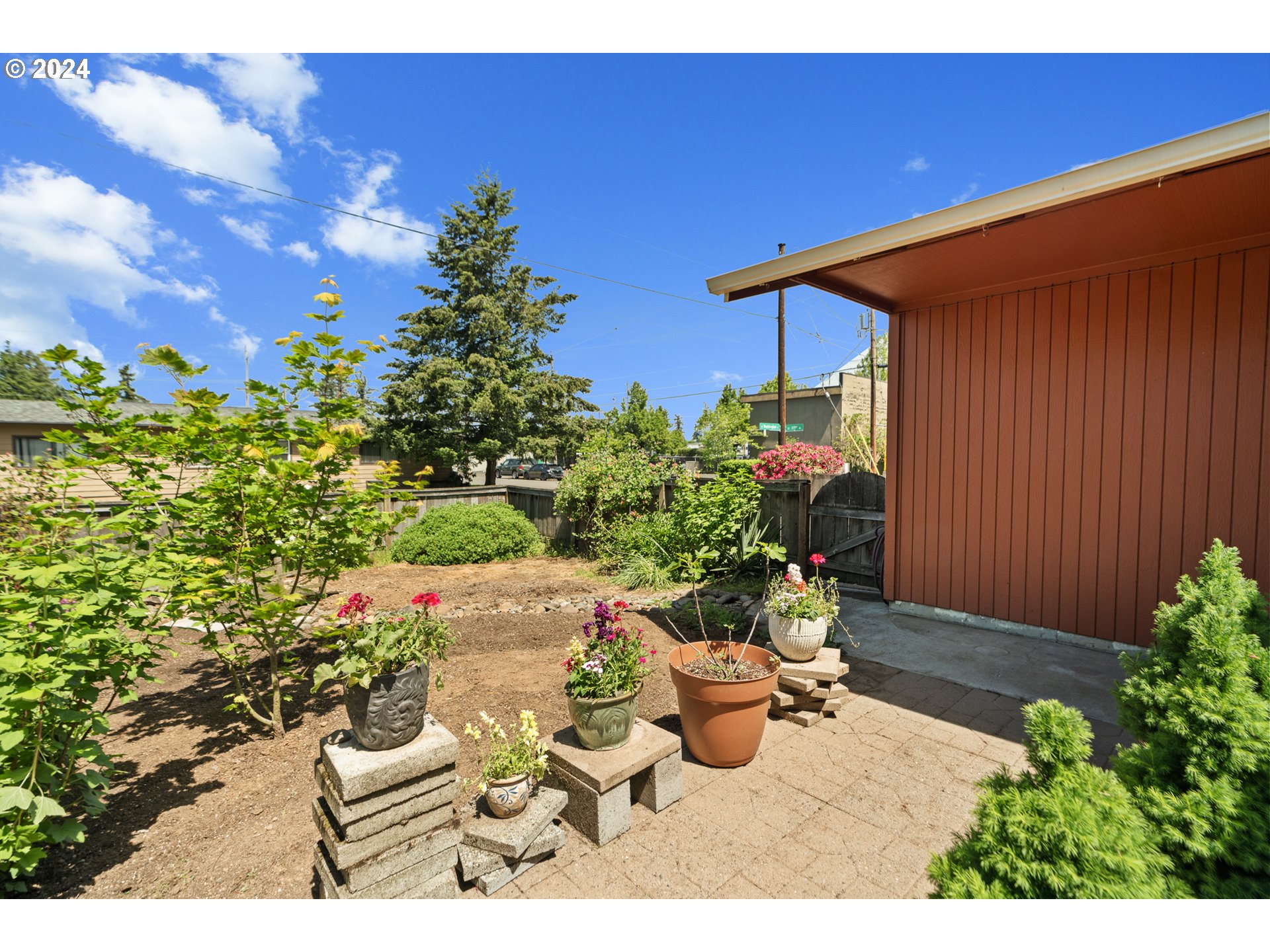 11854 SE WASHINGTON ST