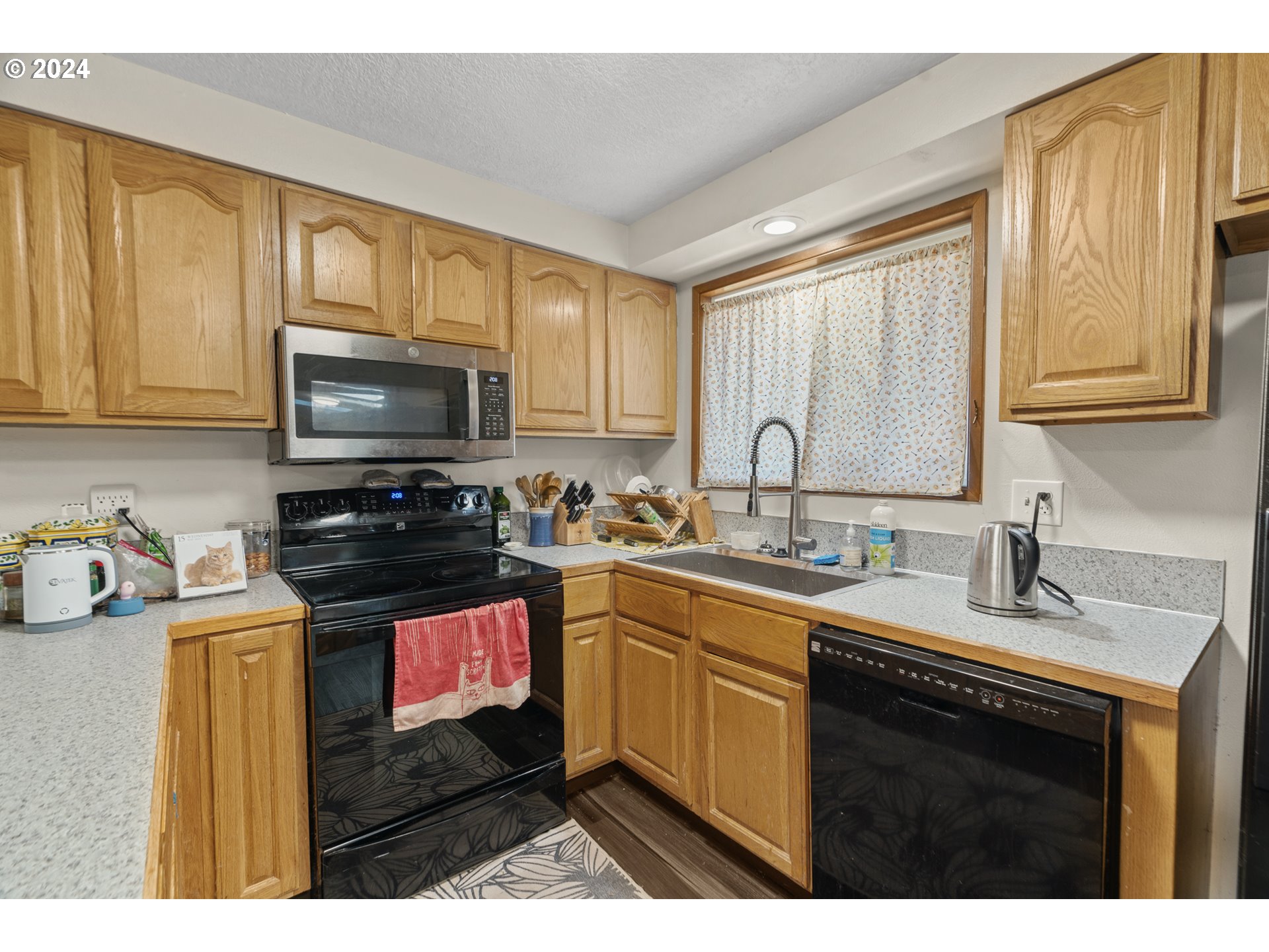 11854 SE WASHINGTON ST