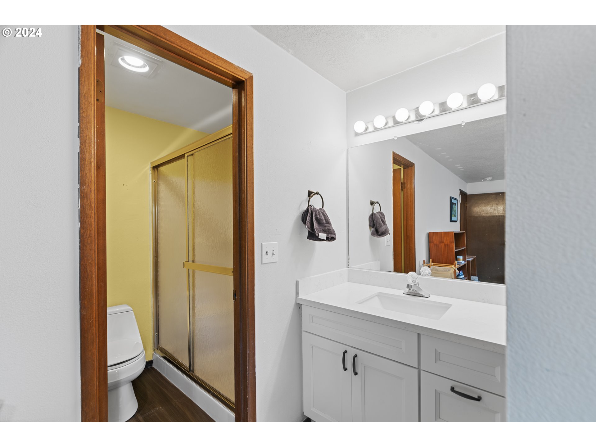 11854 SE WASHINGTON ST