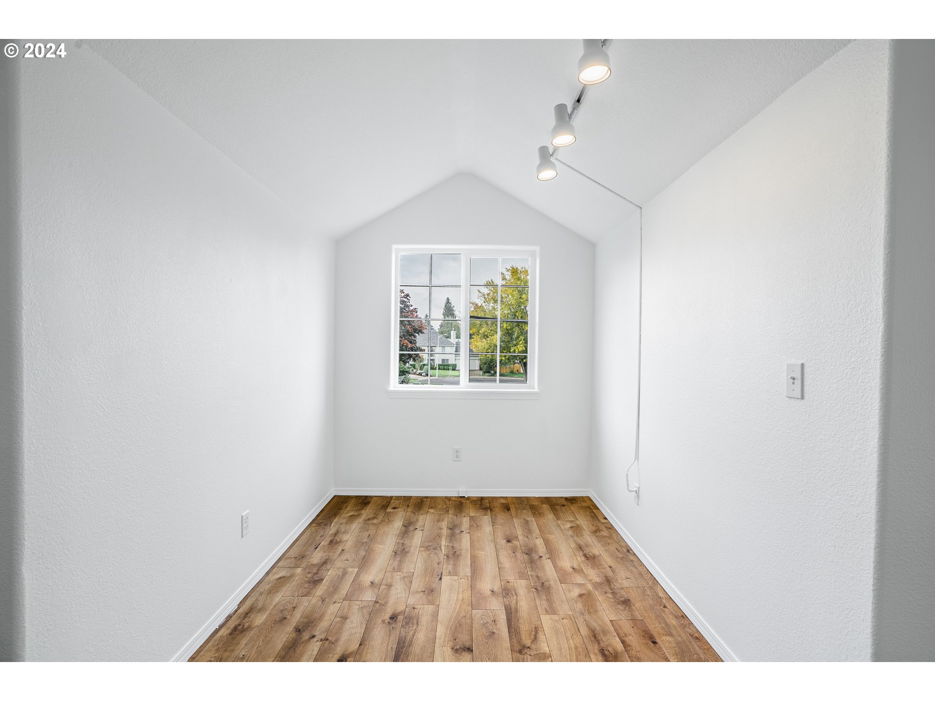 11017 NW RIDGEVIEW PL