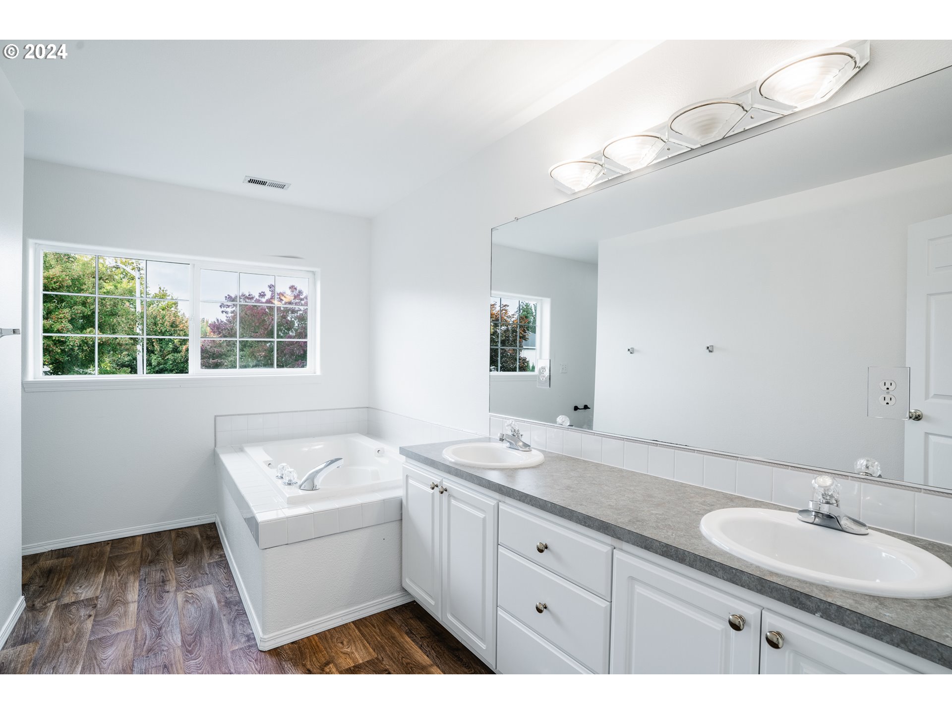 11017 NW RIDGEVIEW PL