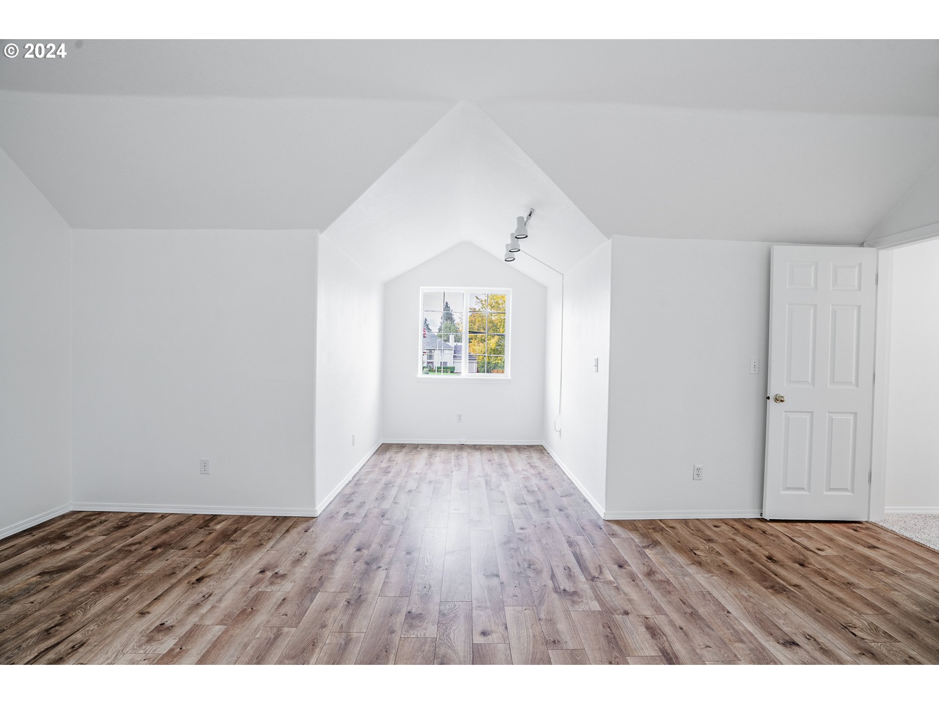 11017 NW RIDGEVIEW PL