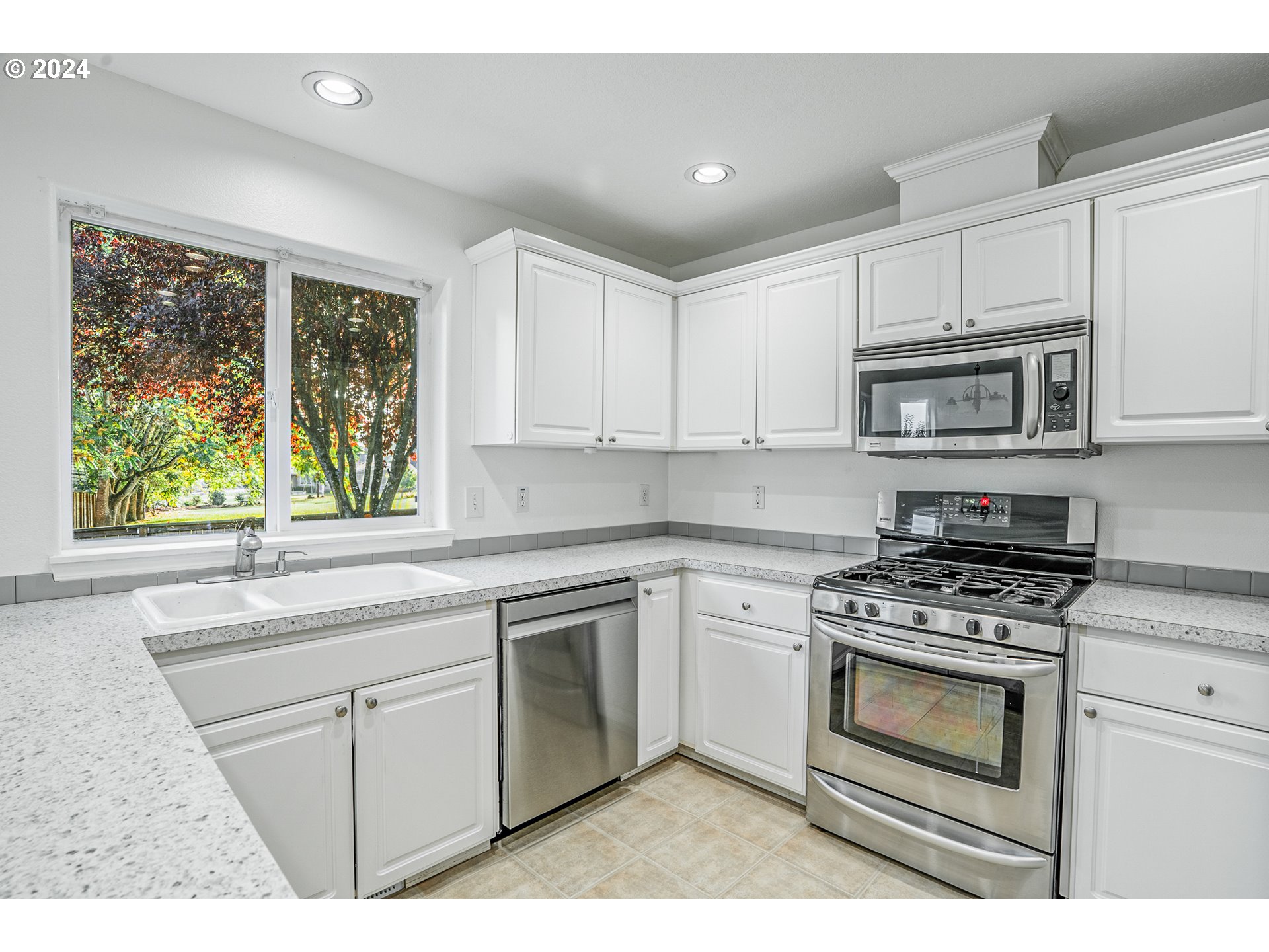 11017 NW RIDGEVIEW PL