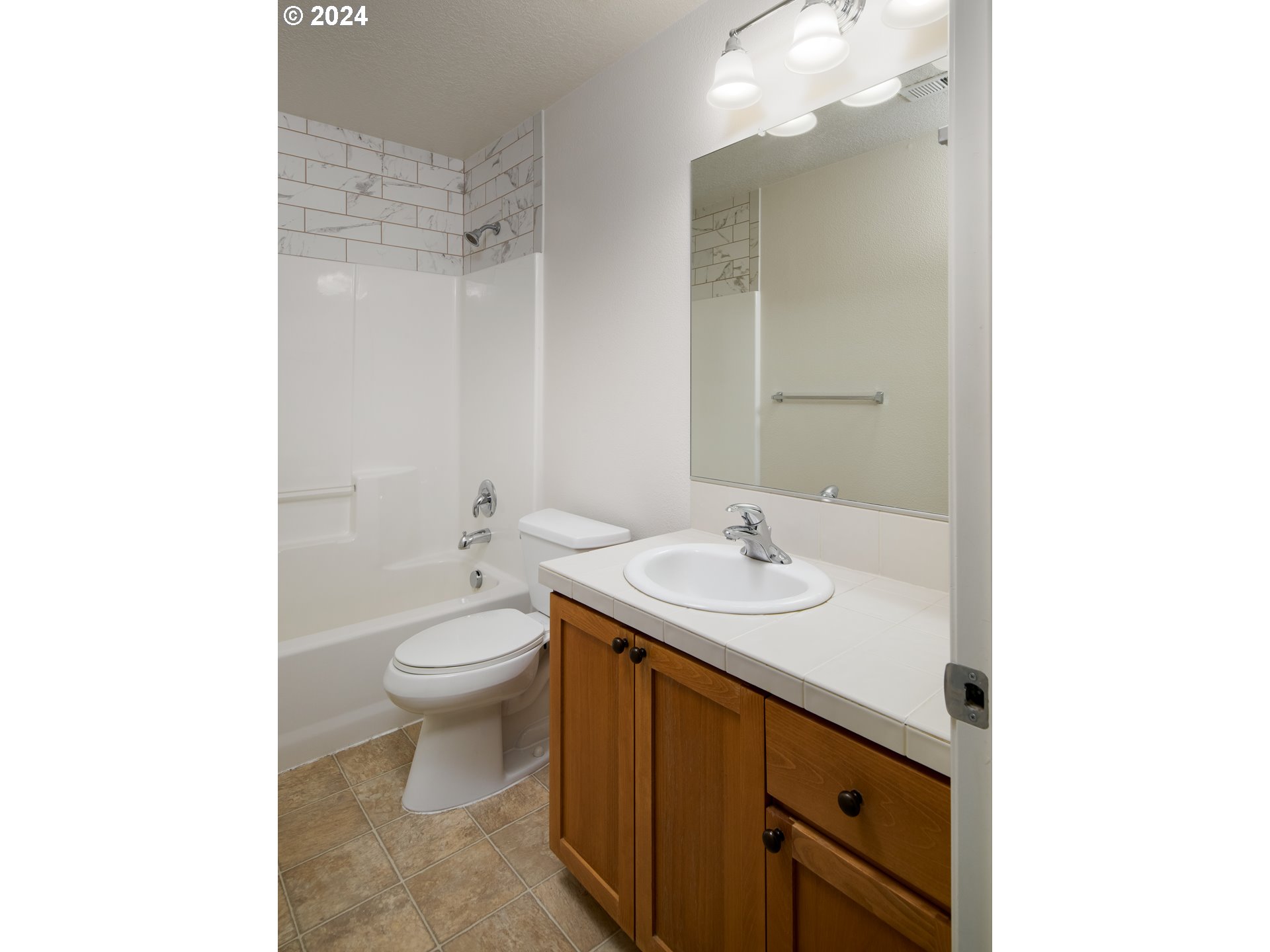 1232 SE ROUNDELAY ST