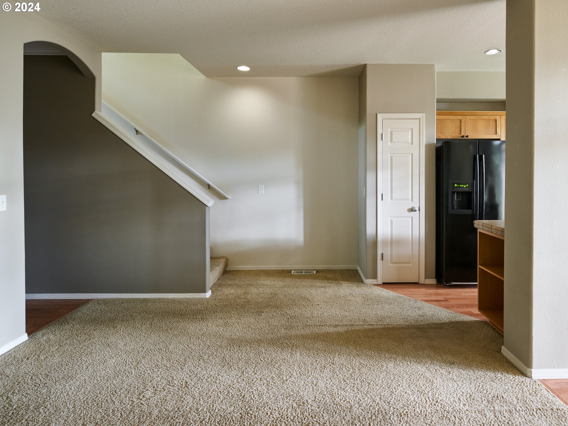 1232 SE ROUNDELAY ST