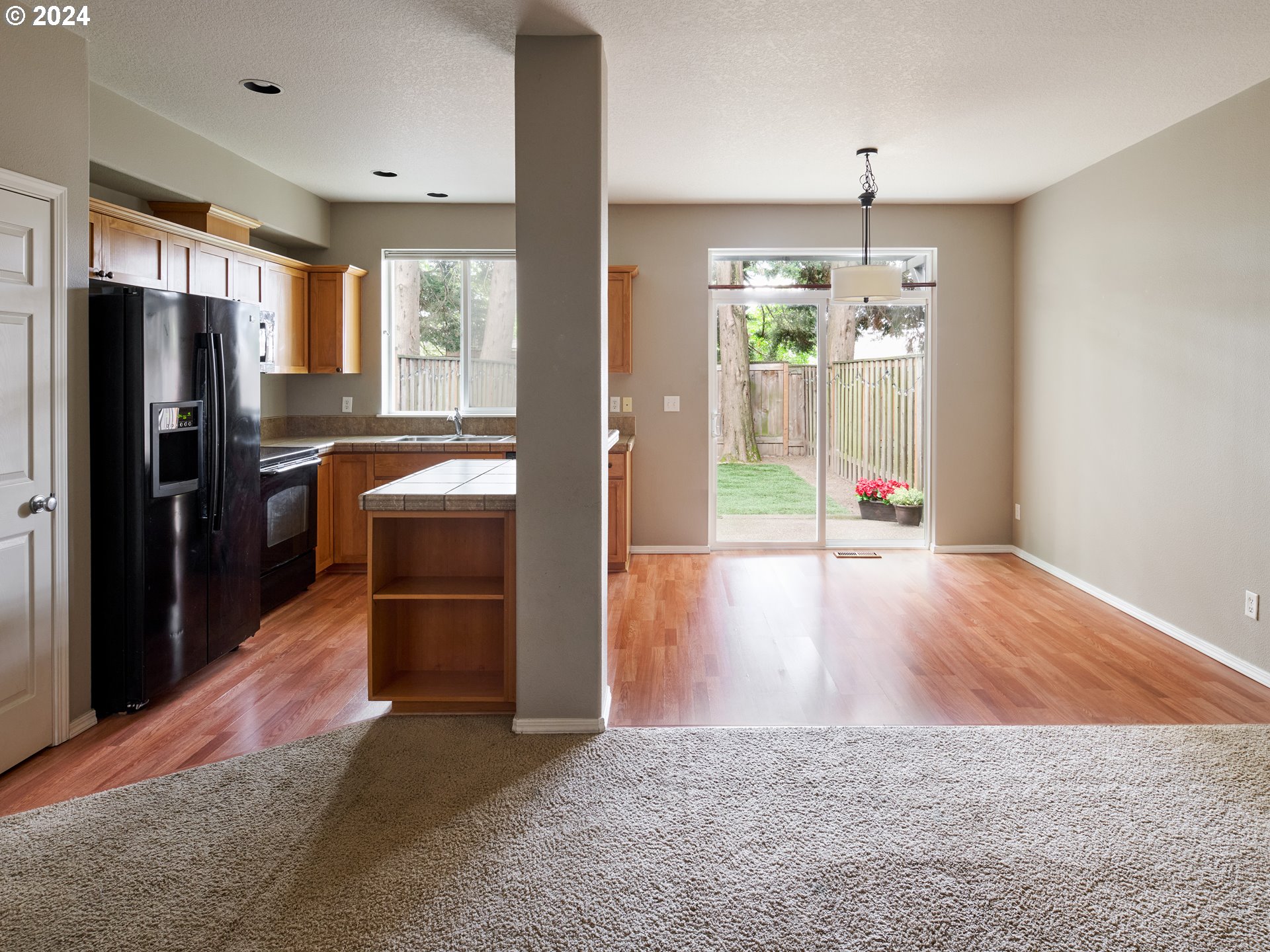 1232 SE ROUNDELAY ST