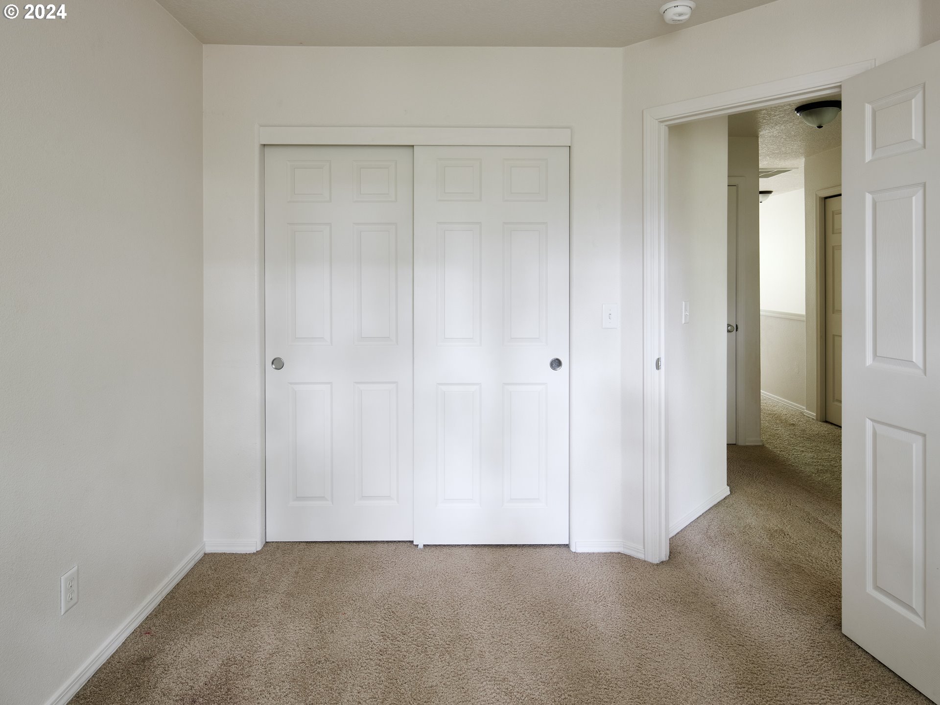 1232 SE ROUNDELAY ST