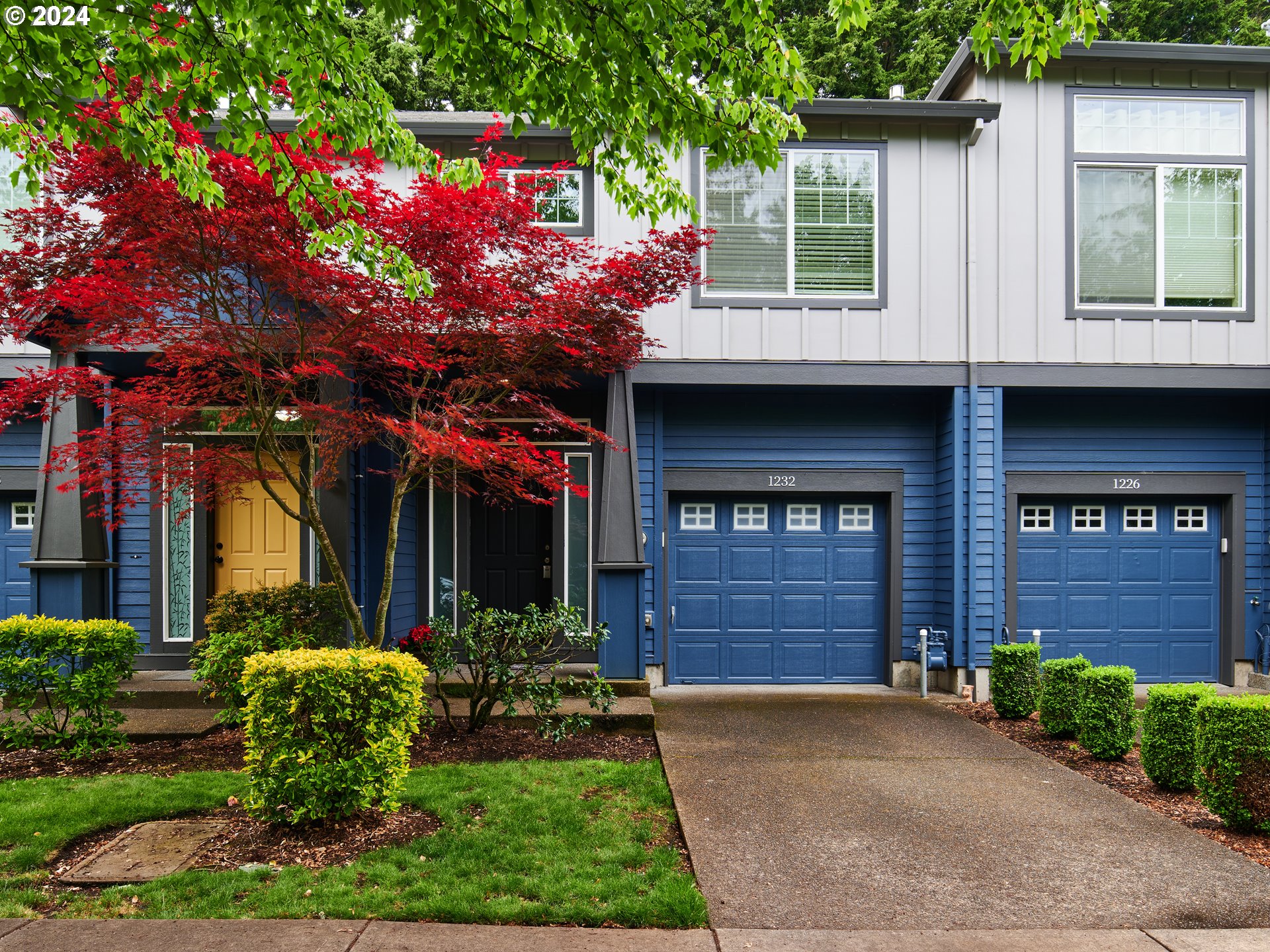 1232 SE ROUNDELAY ST