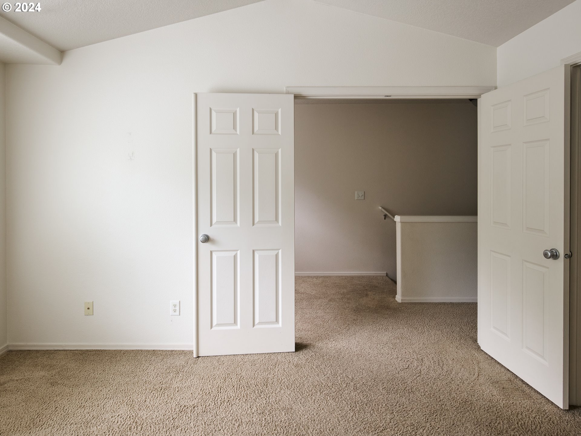 1232 SE ROUNDELAY ST