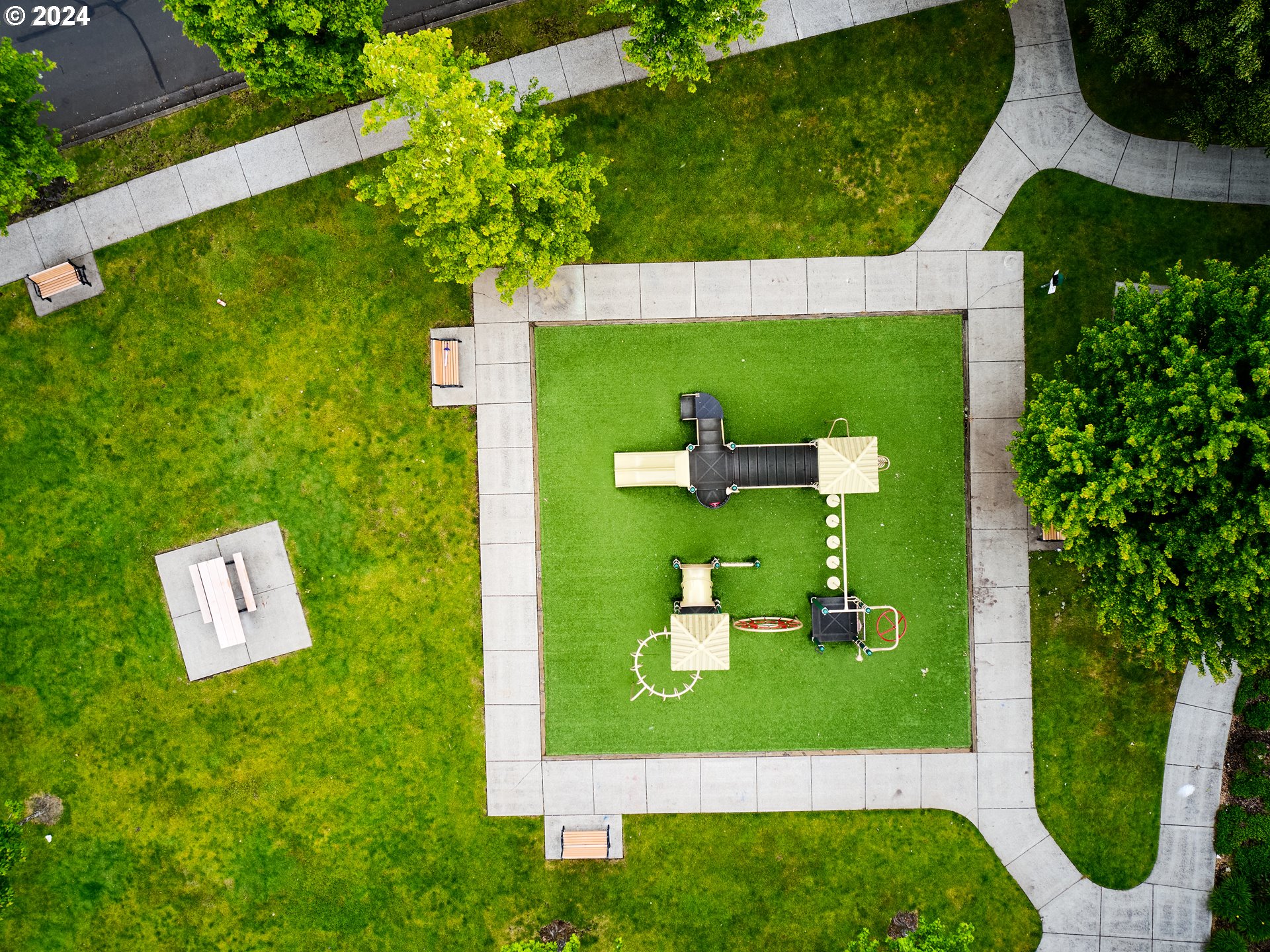 1232 SE ROUNDELAY ST