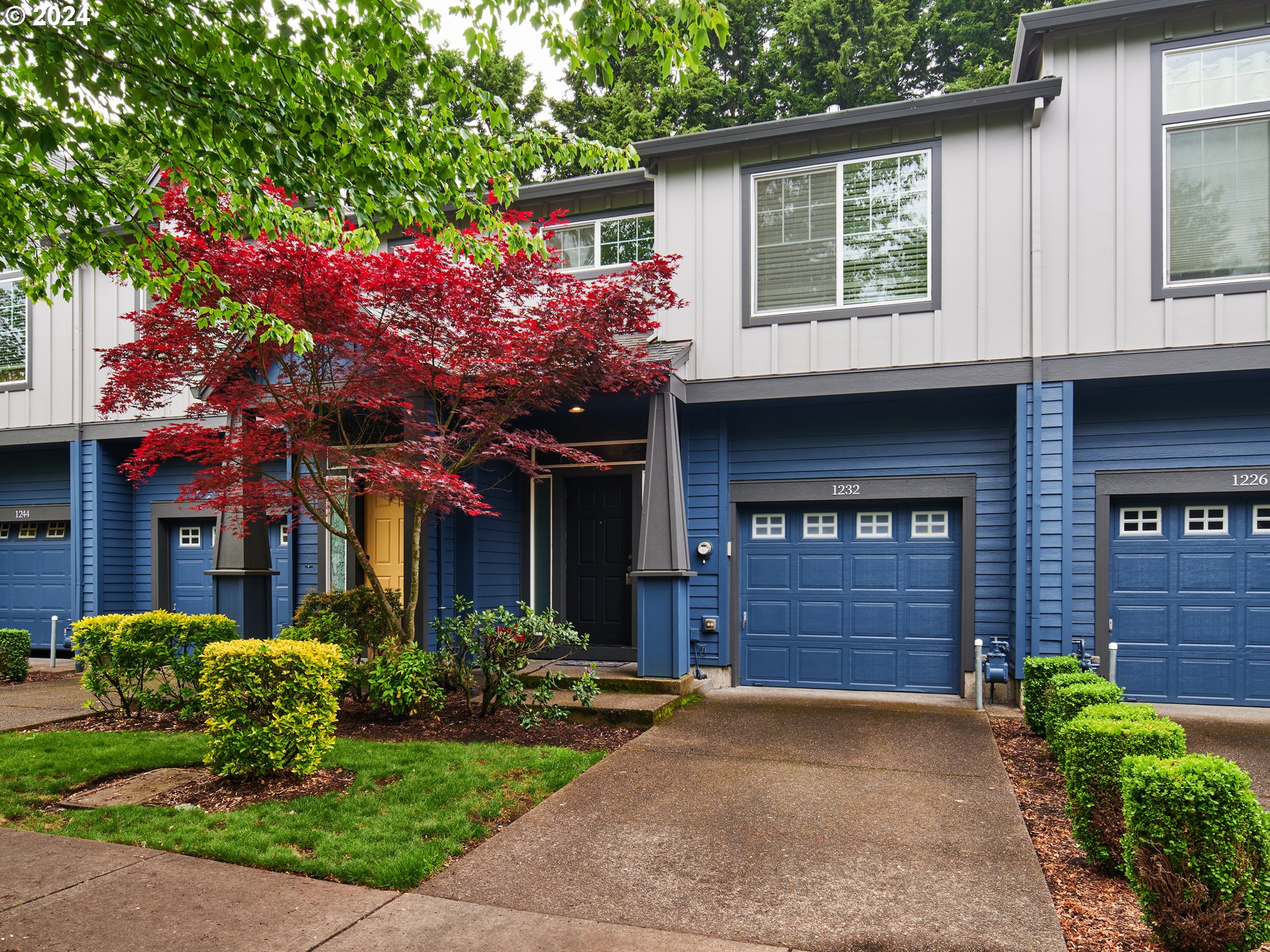 1232 SE ROUNDELAY ST