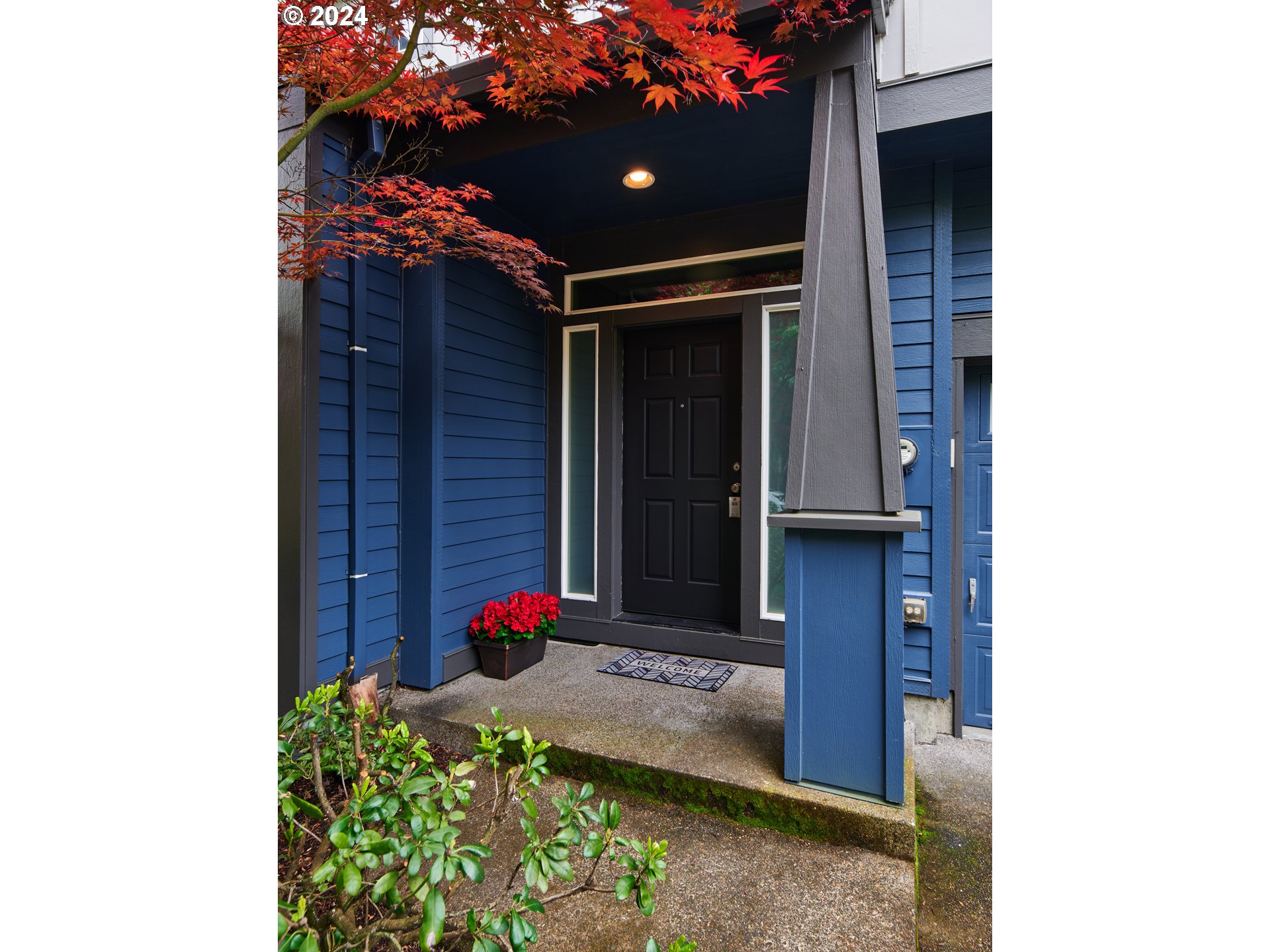 1232 SE ROUNDELAY ST