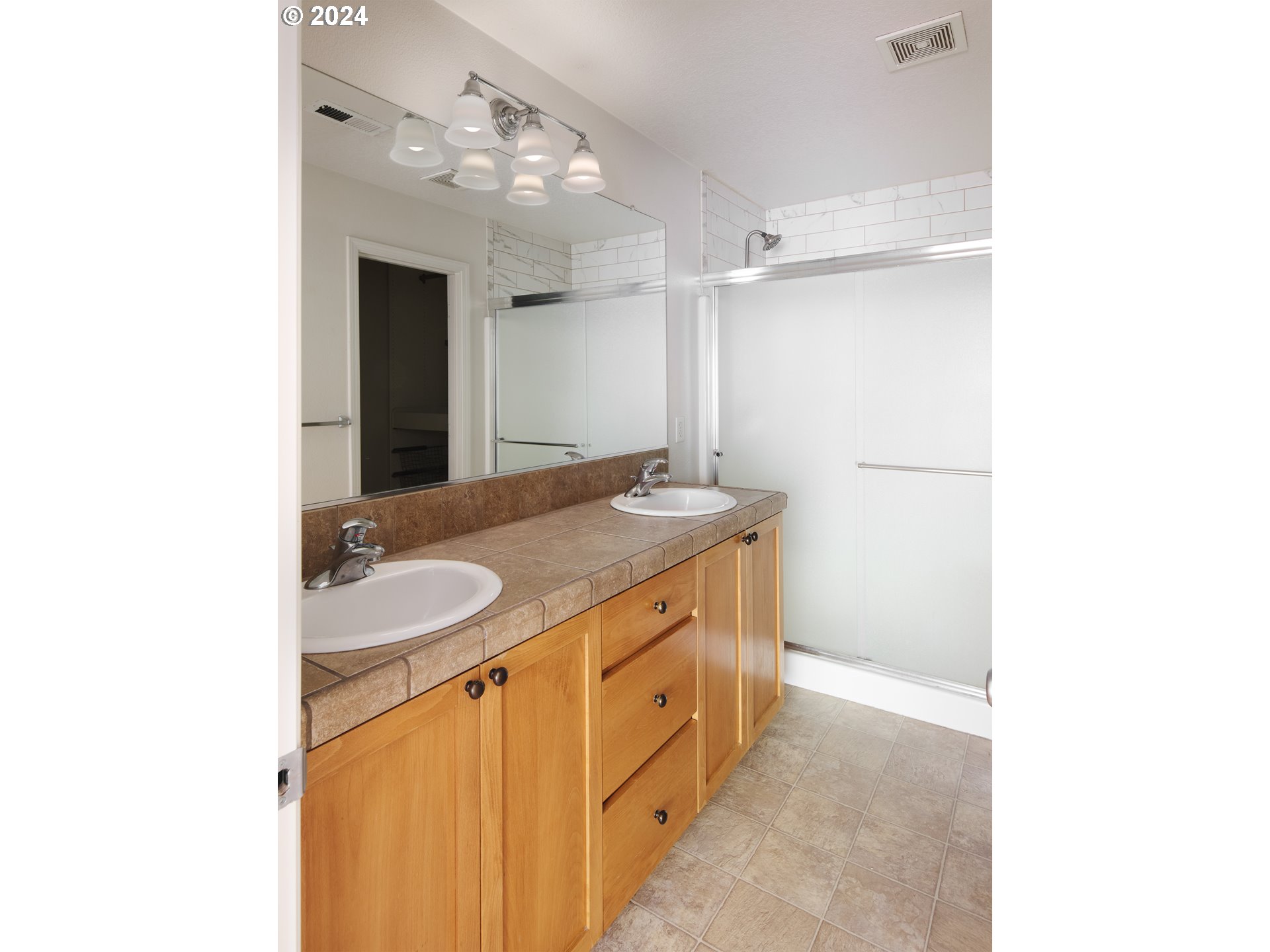 1232 SE ROUNDELAY ST