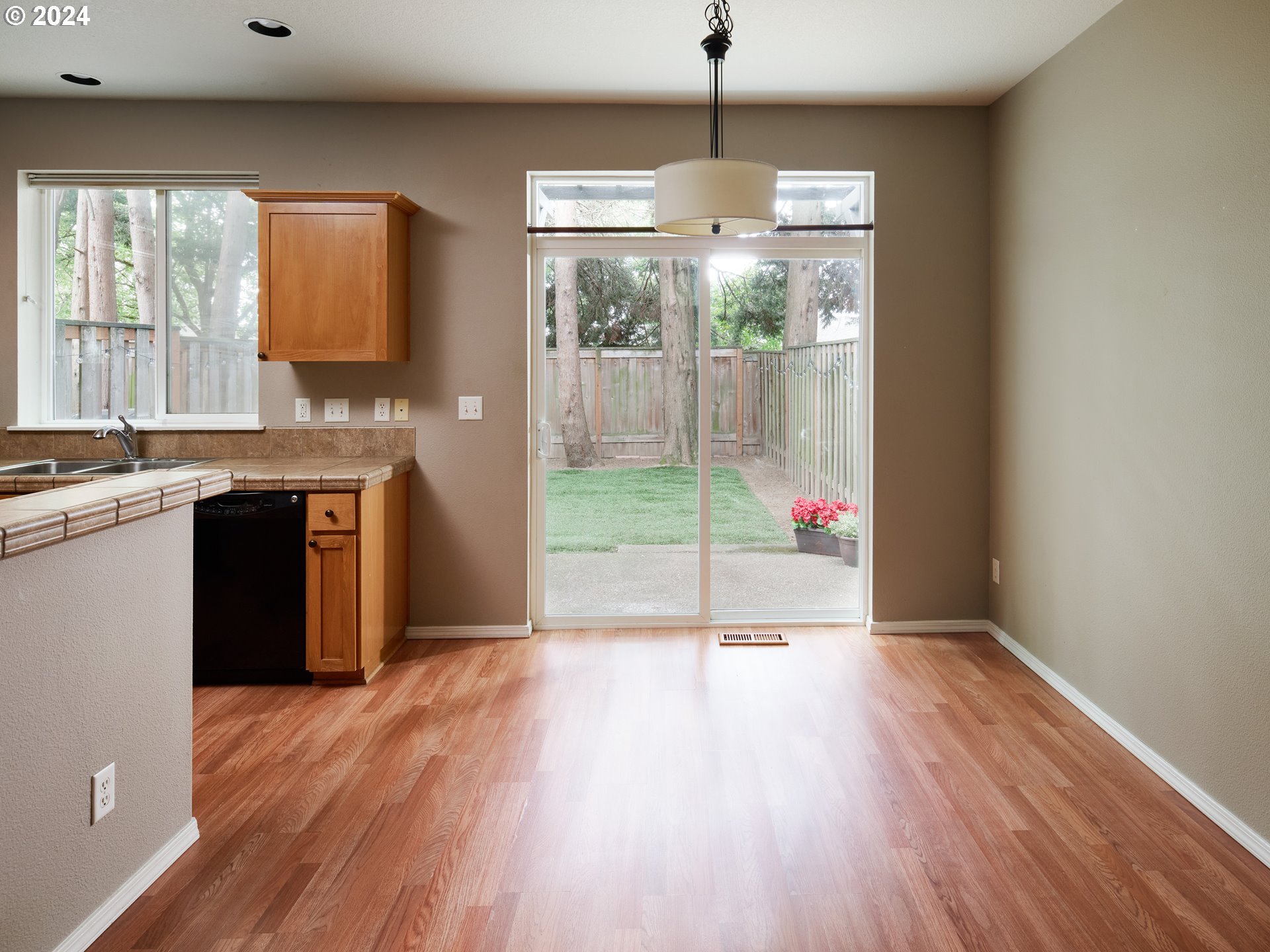 1232 SE ROUNDELAY ST