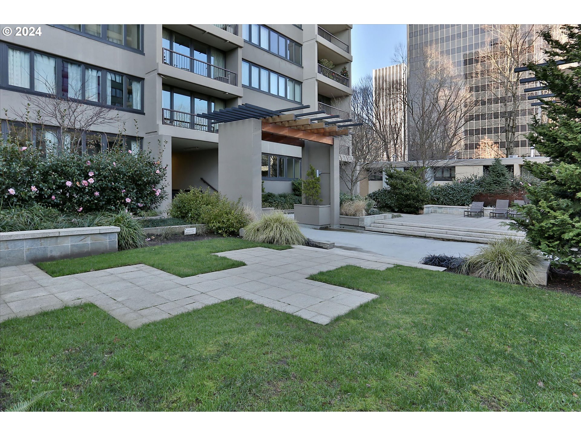 255 SW HARRISON ST 12A