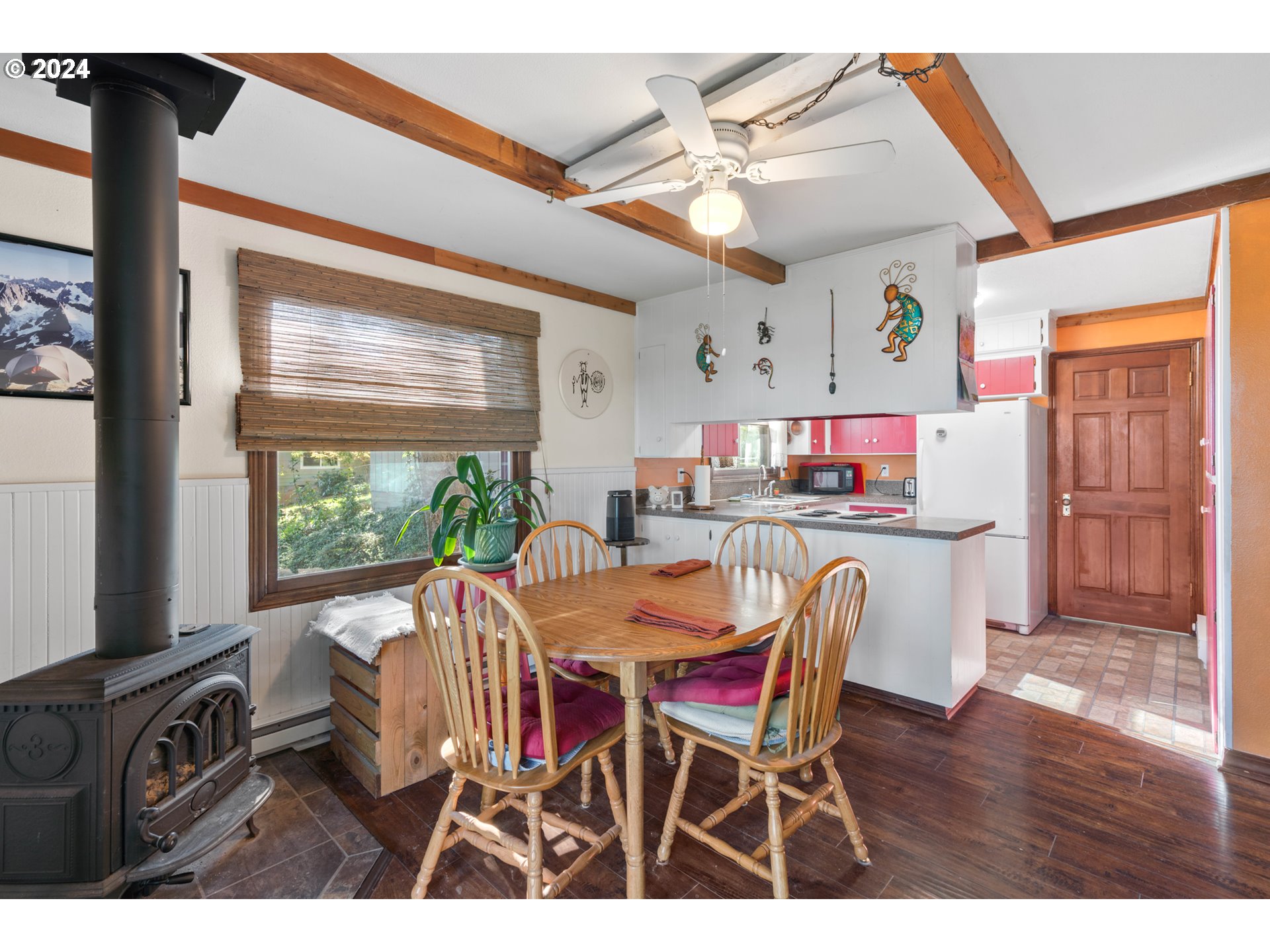 5232 MADRONA HEIGHTS DR NE