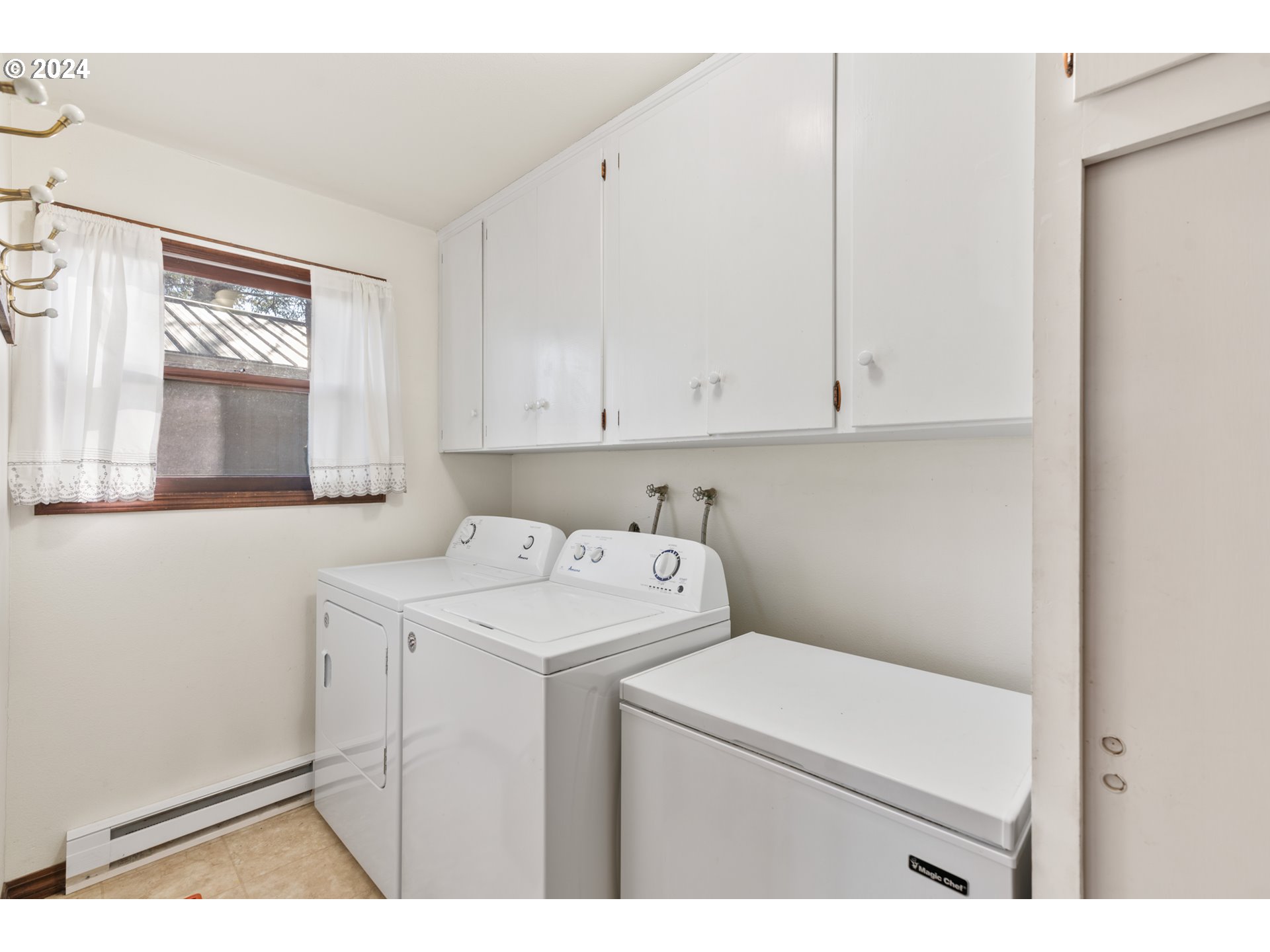 5232 MADRONA HEIGHTS DR NE