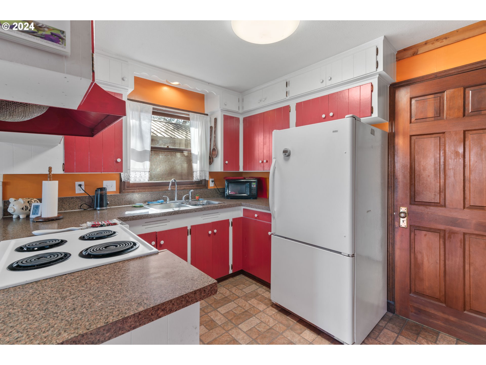 5232 MADRONA HEIGHTS DR NE