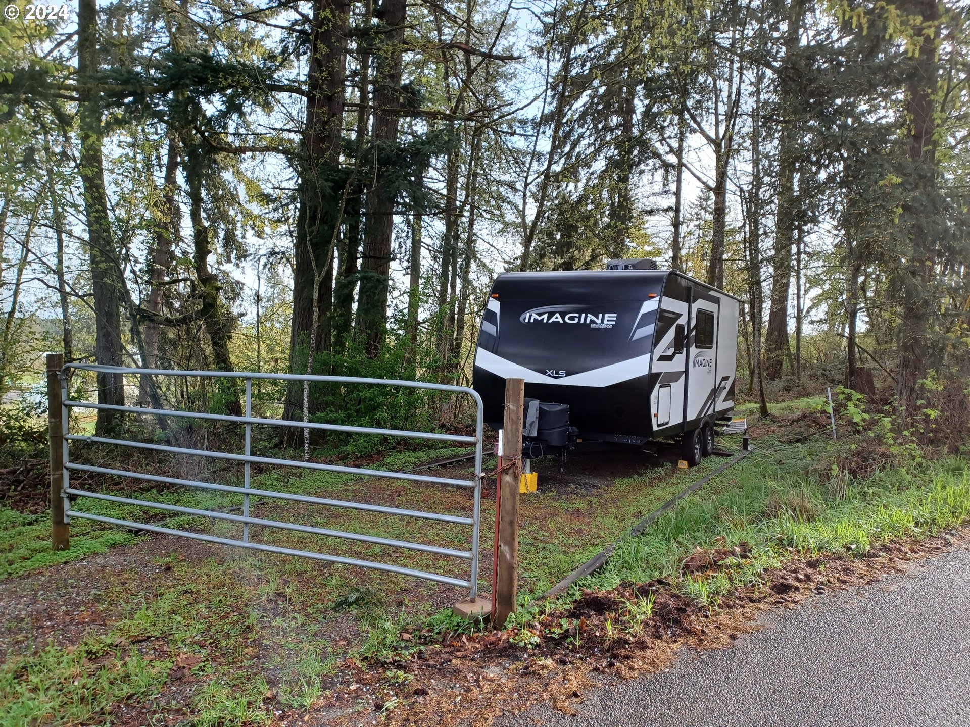 5232 MADRONA HEIGHTS DR NE