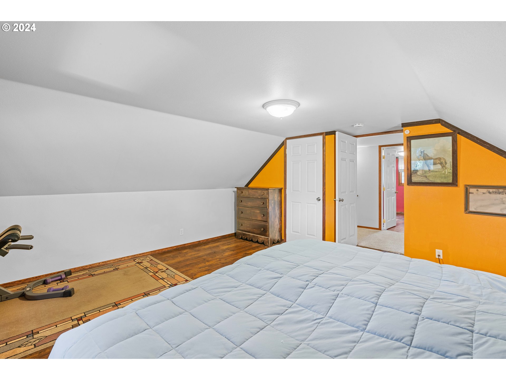 5232 MADRONA HEIGHTS DR NE