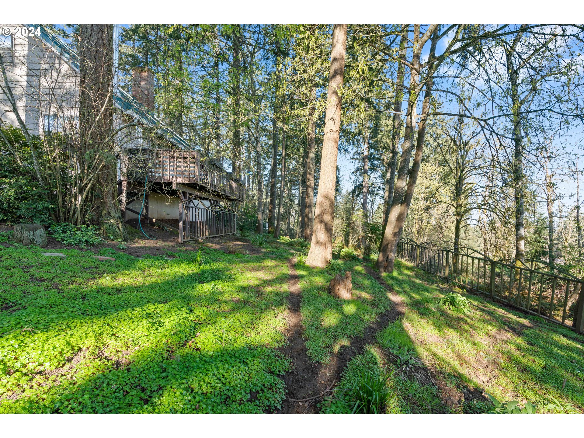 5232 MADRONA HEIGHTS DR NE