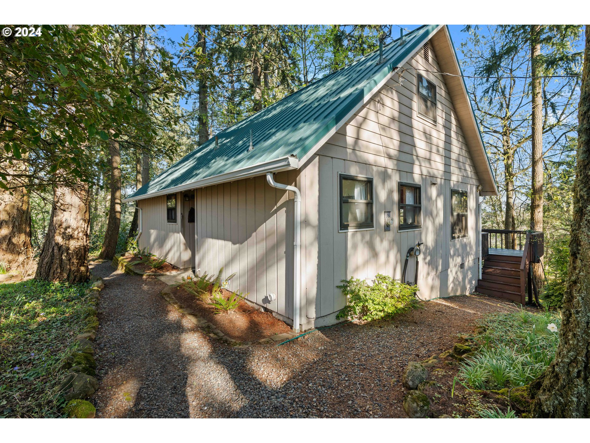 5232 MADRONA HEIGHTS DR NE