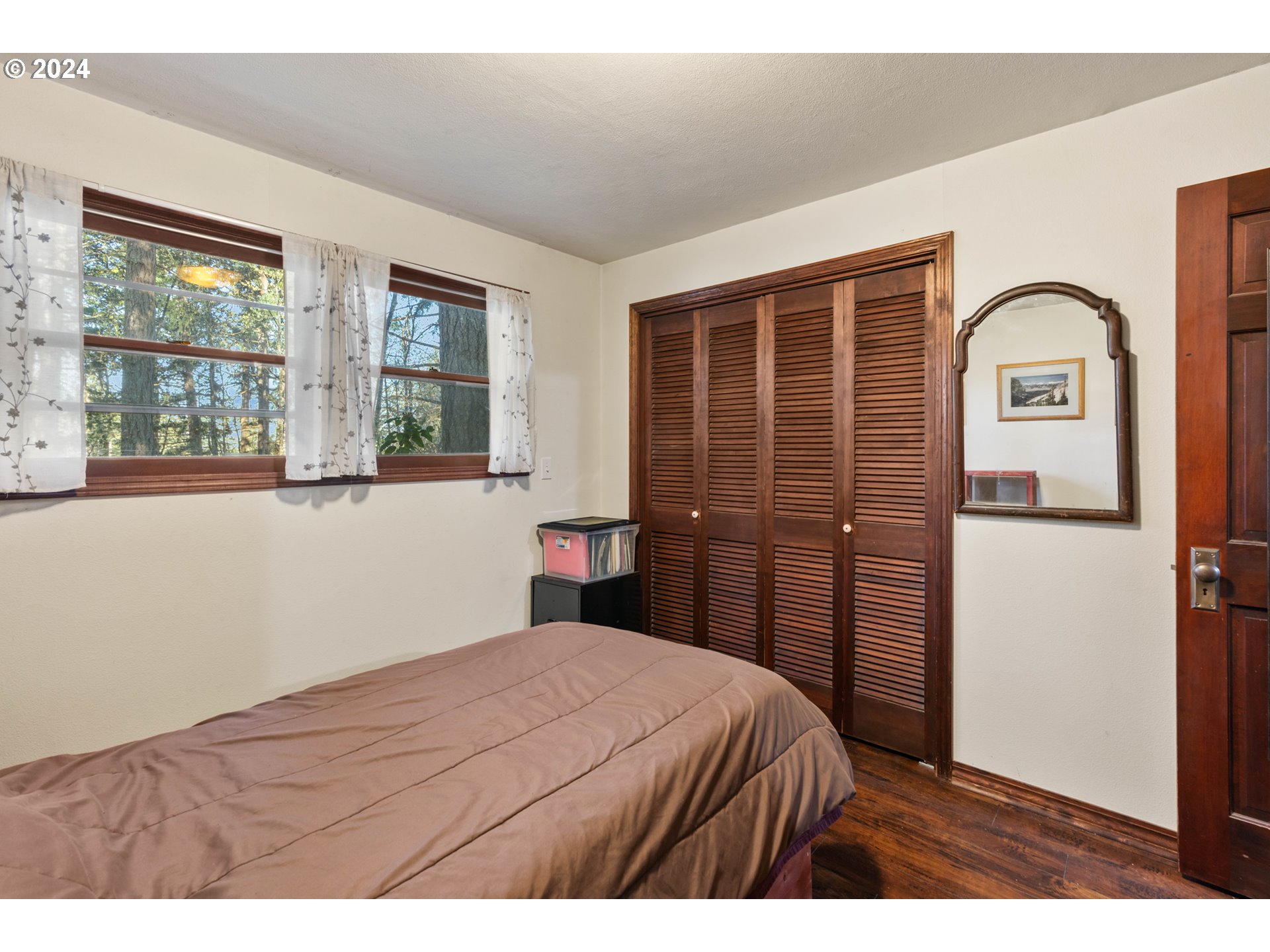 5232 MADRONA HEIGHTS DR NE