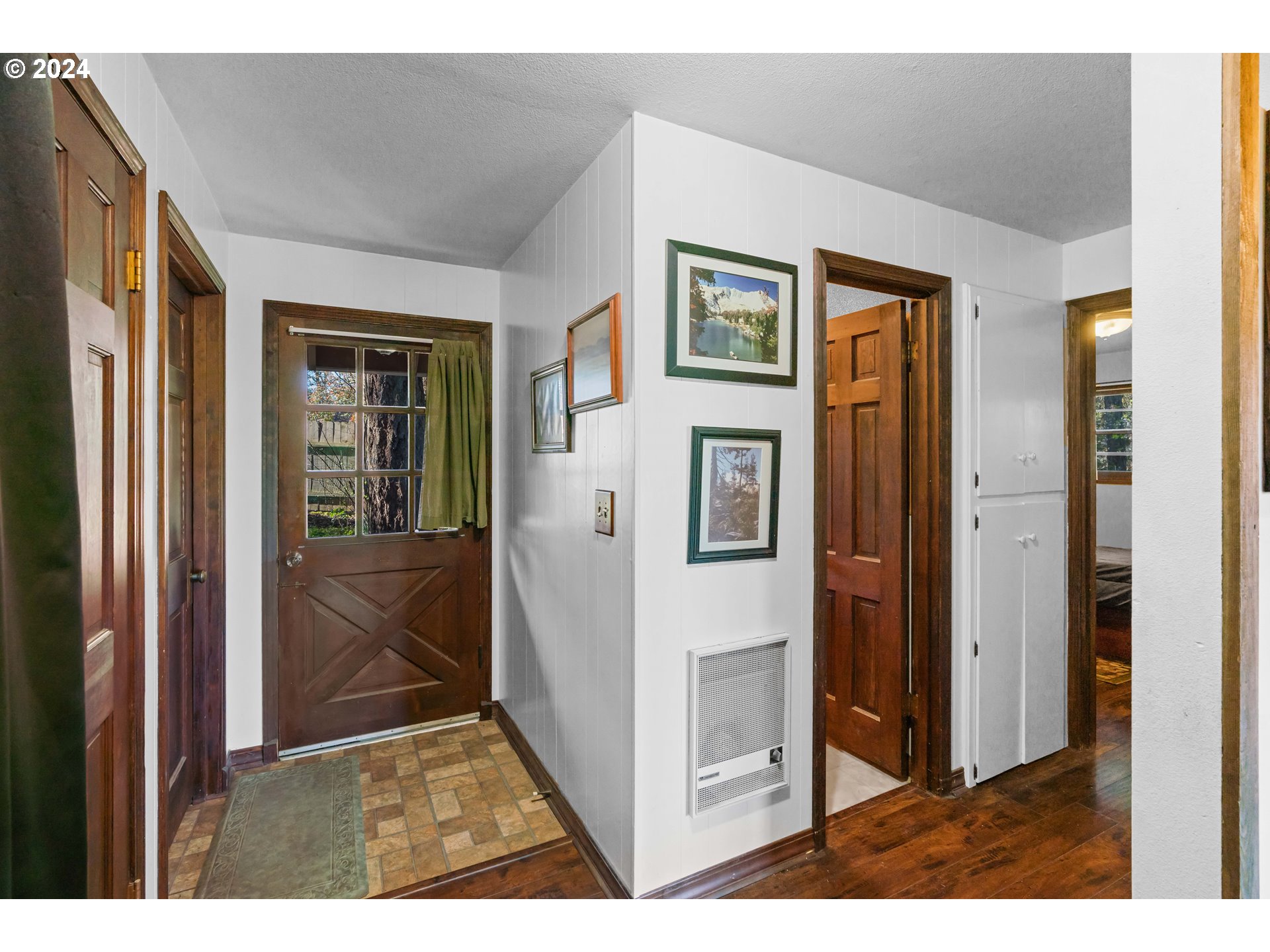 5232 MADRONA HEIGHTS DR NE