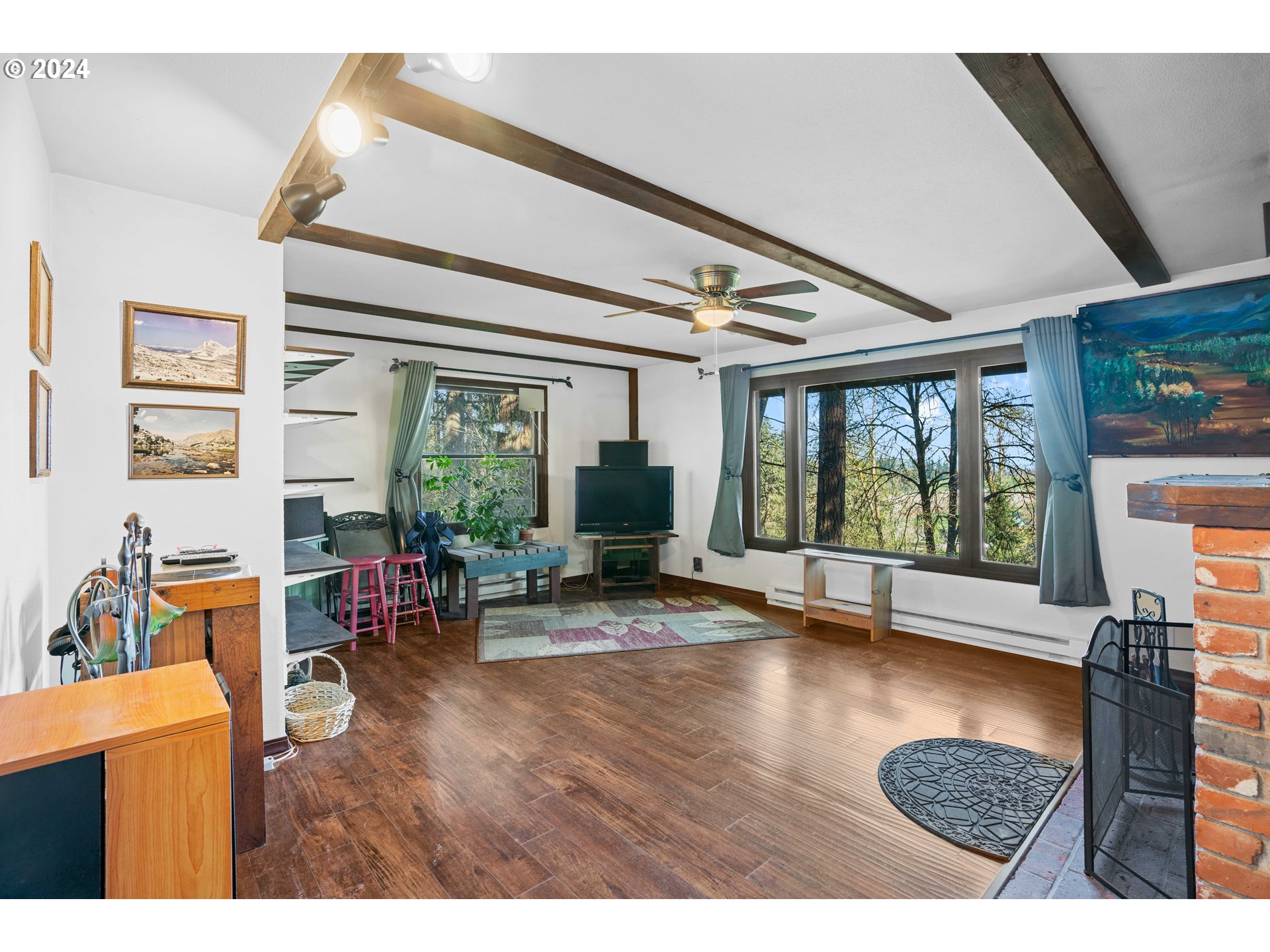 5232 MADRONA HEIGHTS DR NE