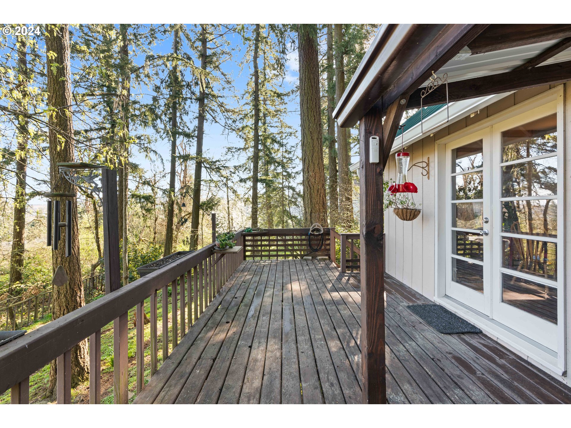 5232 MADRONA HEIGHTS DR NE