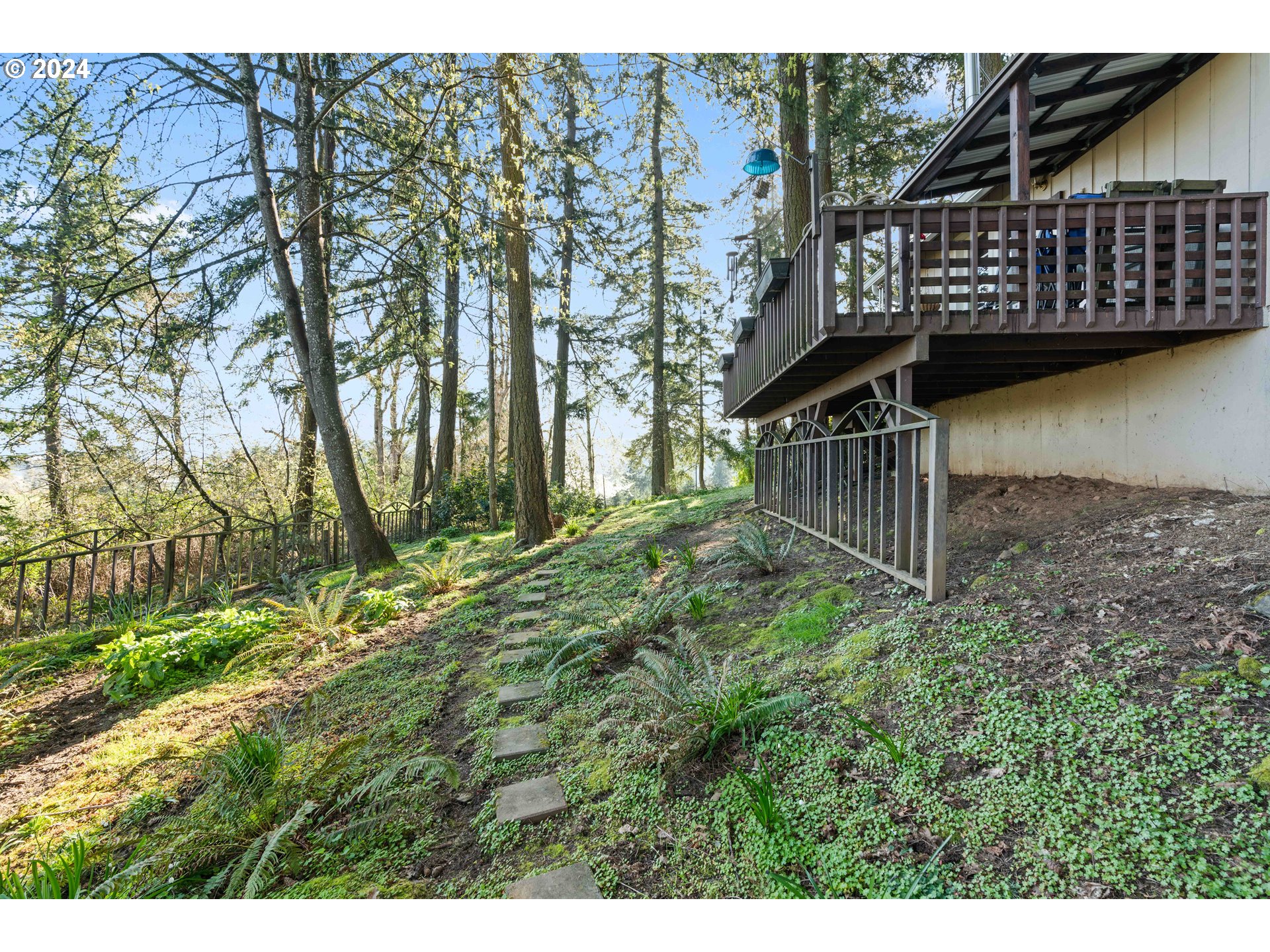 5232 MADRONA HEIGHTS DR NE