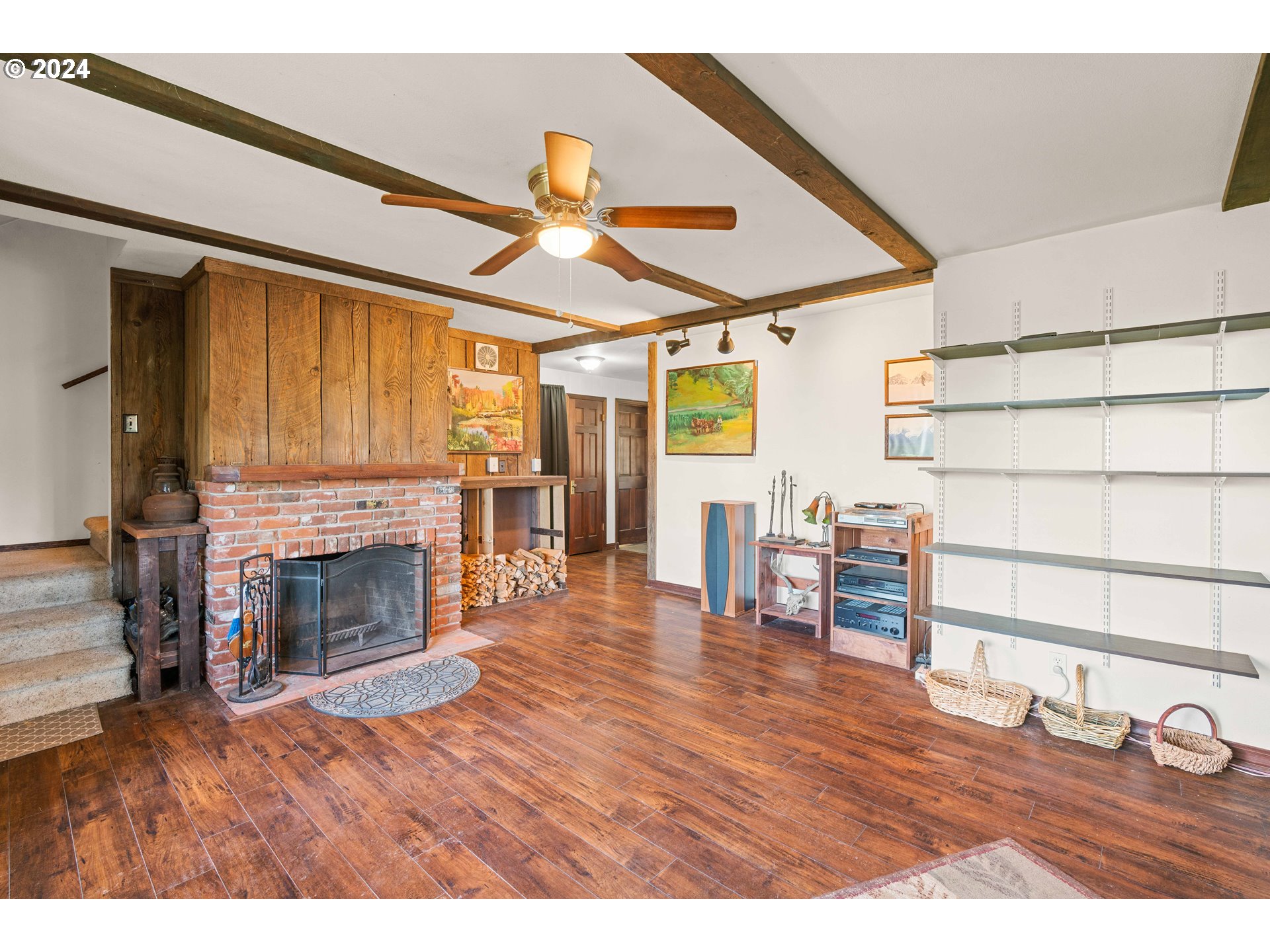 5232 MADRONA HEIGHTS DR NE