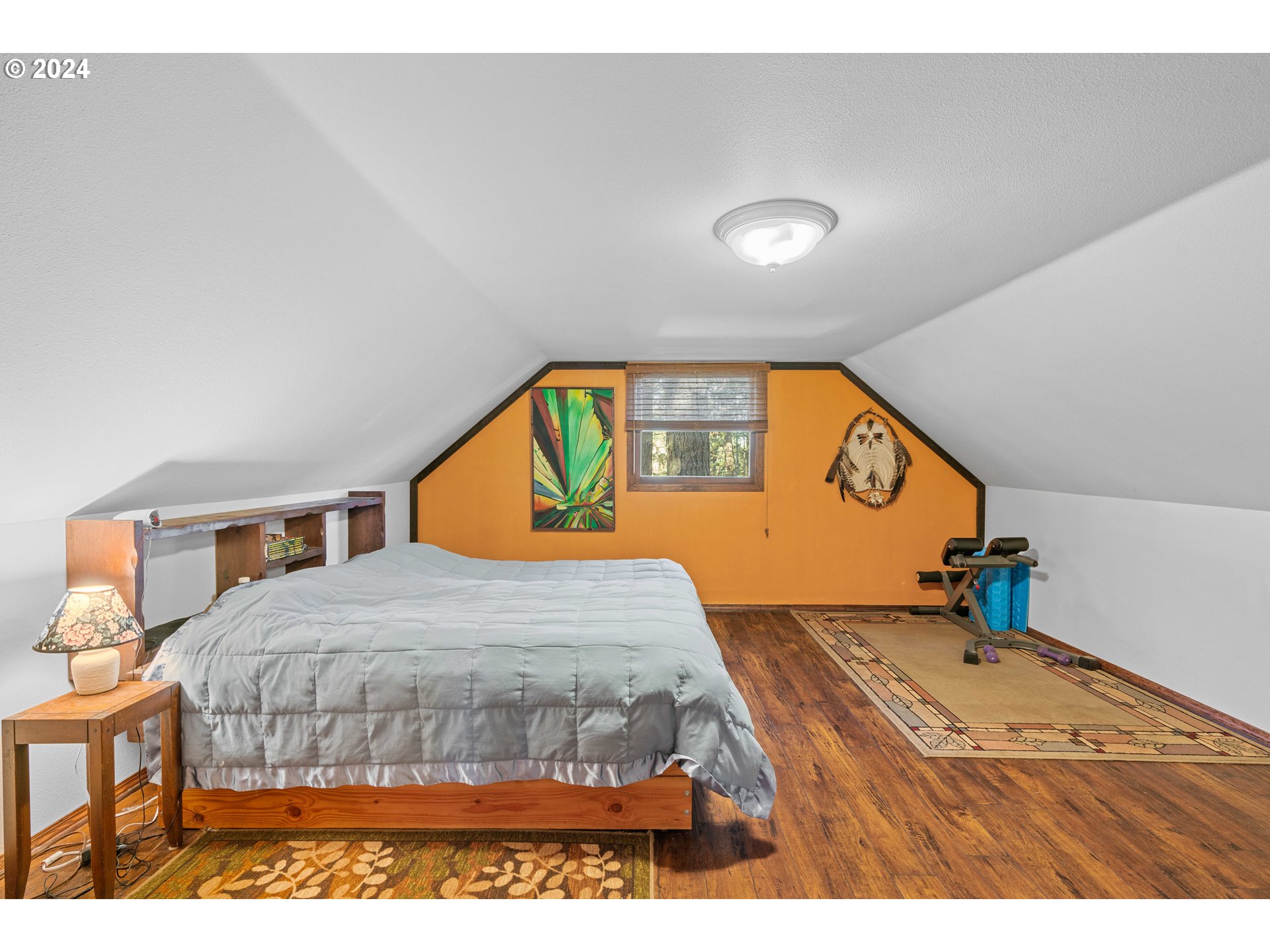 5232 MADRONA HEIGHTS DR NE